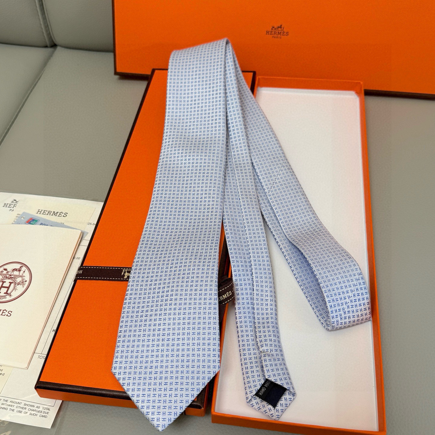 特价💰男士新款领带系列【小H字母领带】👔👔，稀有H家每年都有一千条不同印花的领带面世，从最初的多以几何图