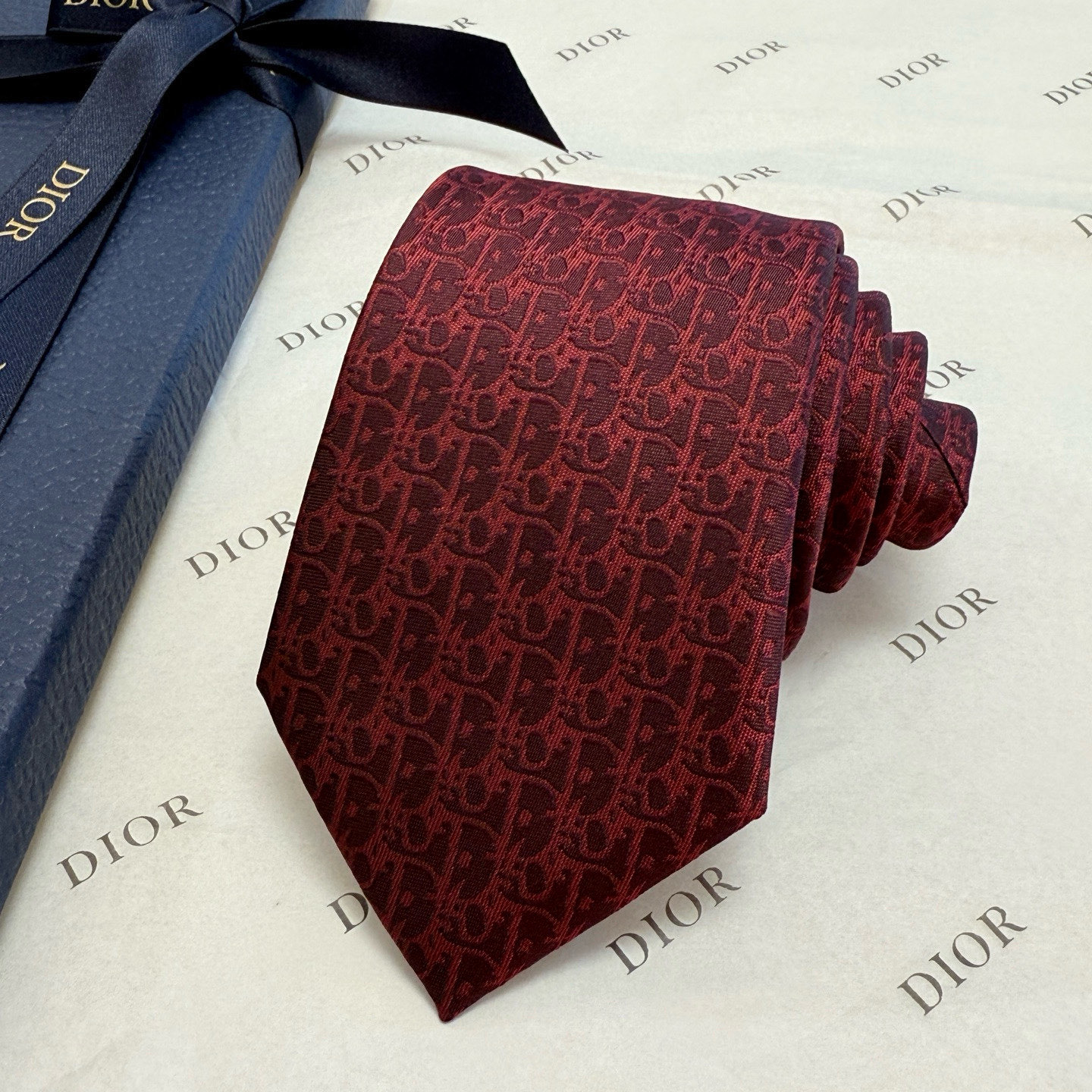 特价💰 爆款到，6色👏👏迪奥新款领带💖💖 👔👔Dior男士，稀有😻😻展现精湛手工与时尚优雅的理想选择，这