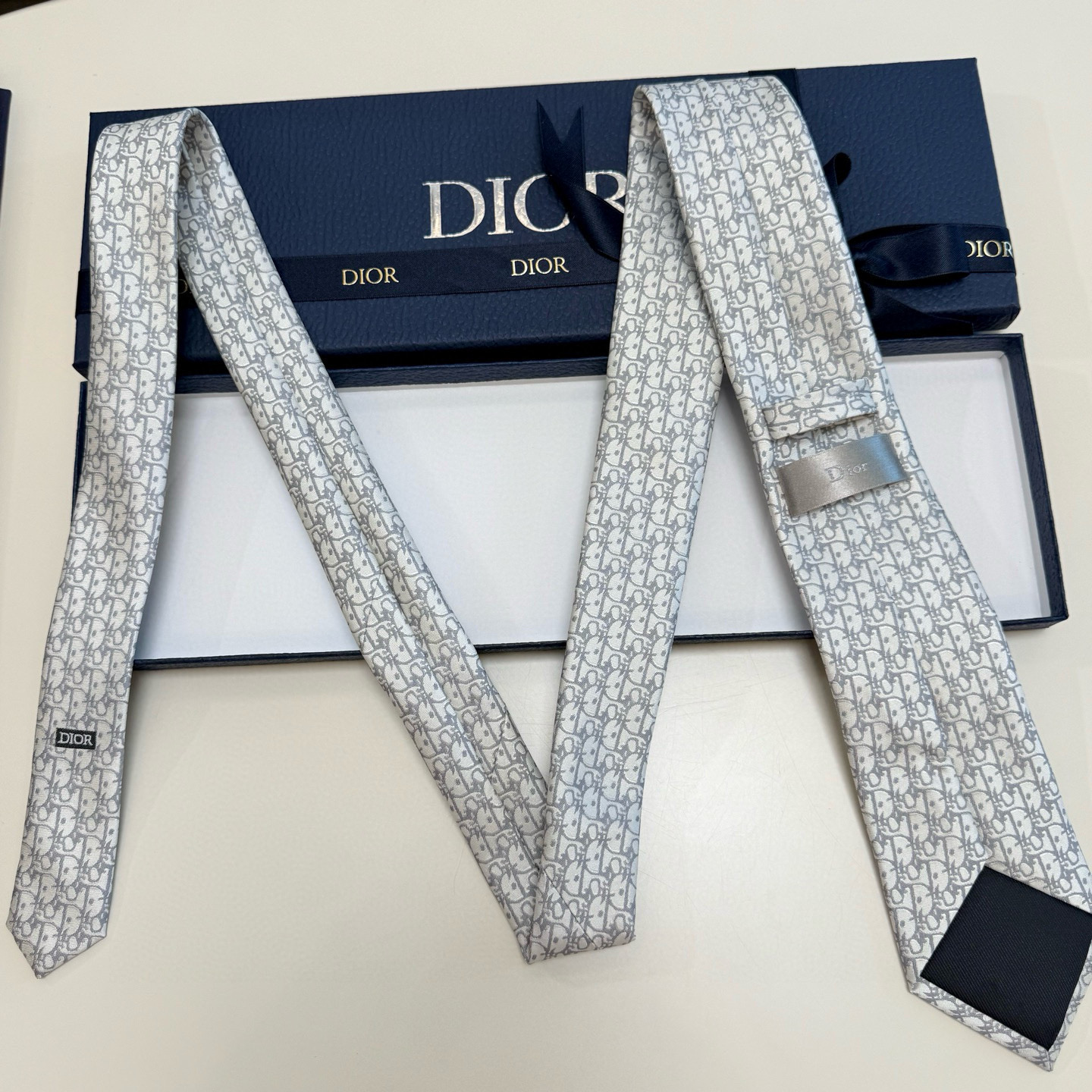 特价💰 爆款到，6色👏👏迪奥新款领带💖💖 👔👔Dior男士，稀有😻😻展现精湛手工与时尚优雅的理想选择，这