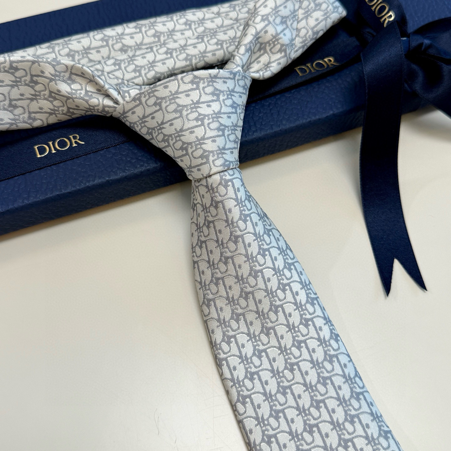 特价💰 爆款到，6色👏👏迪奥新款领带💖💖 👔👔Dior男士，稀有😻😻展现精湛手工与时尚优雅的理想选择，这
