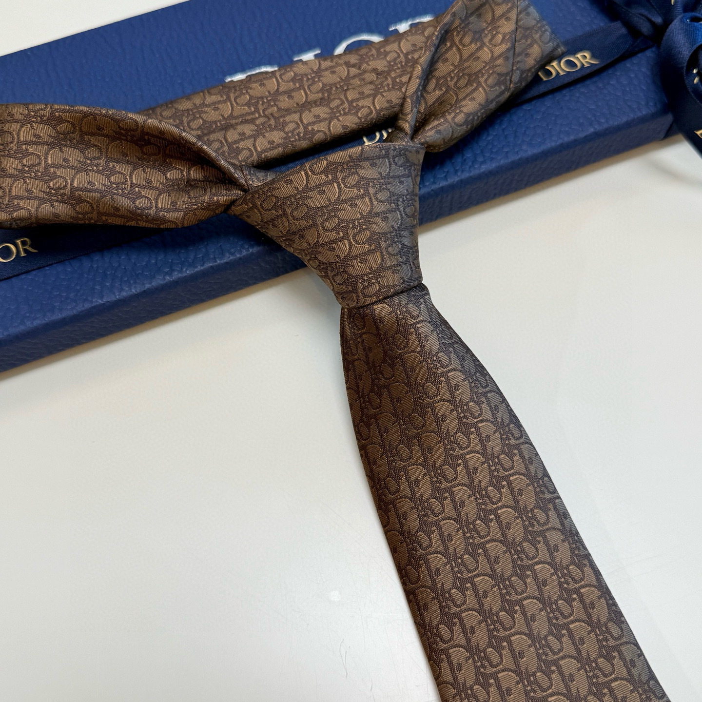 特价💰 爆款到，6色👏👏迪奥新款领带💖💖 👔👔Dior男士，稀有😻😻展现精湛手工与时尚优雅的理想选择，这