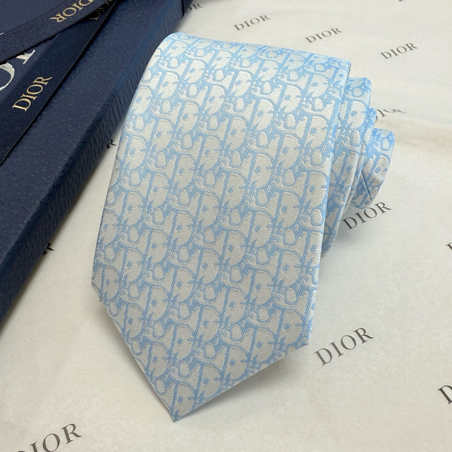 特价💰 爆款到，6色👏👏迪奥新款领带💖💖 👔👔Dior男士，稀有😻😻展现精湛手工与时尚优雅的理想选择，这