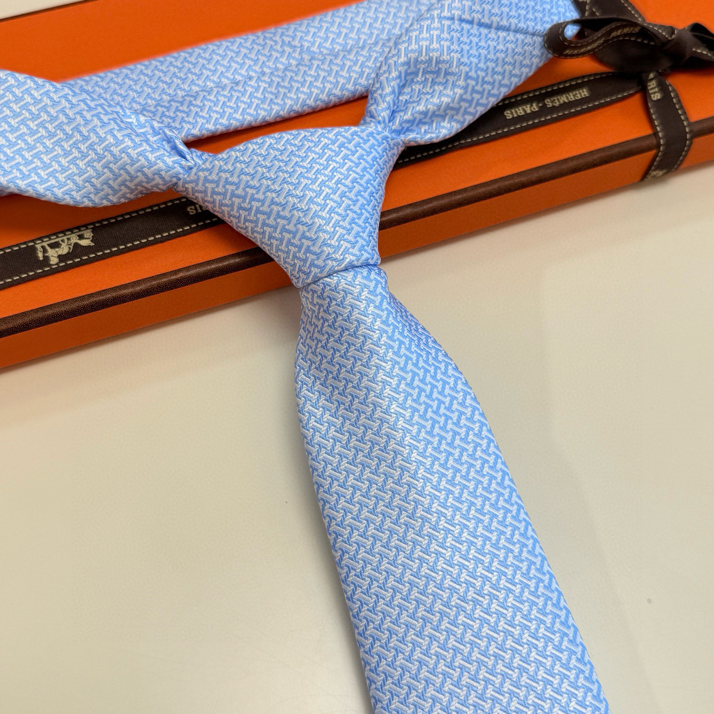 特价💰男士领带系列【几何H图案领带】👔👔，稀有😻😻H家每年都有一千条不同印花的领带面世，从最初的多以几何
