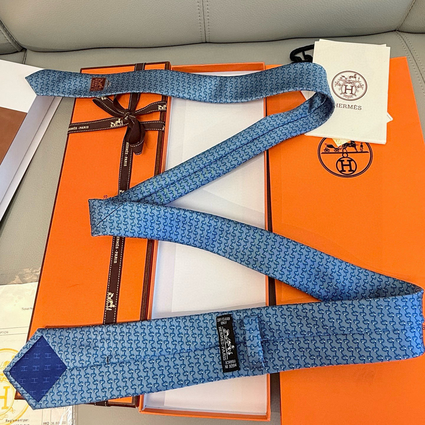 特价💰专柜同步新款 爱马仕男士领带！爱马仕领带是每位男士衣橱中不可或缺的单品，也是一段故事的起源。仅有一
