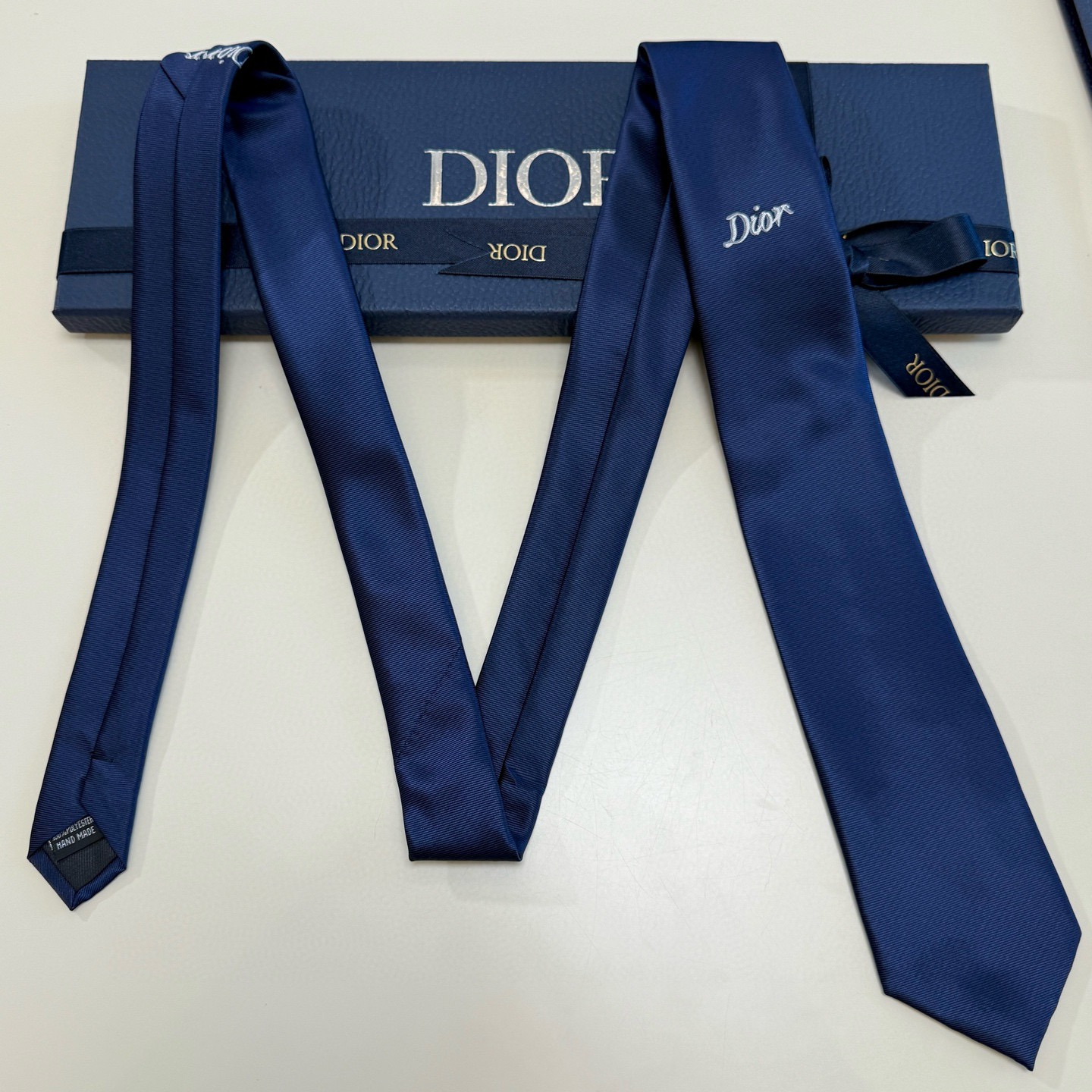 特价💰官方同步新款领带，2025年迪奥新款领带💖💖 👔👔Dior男士稀有😻😻展现精湛手工与时尚优雅的理想