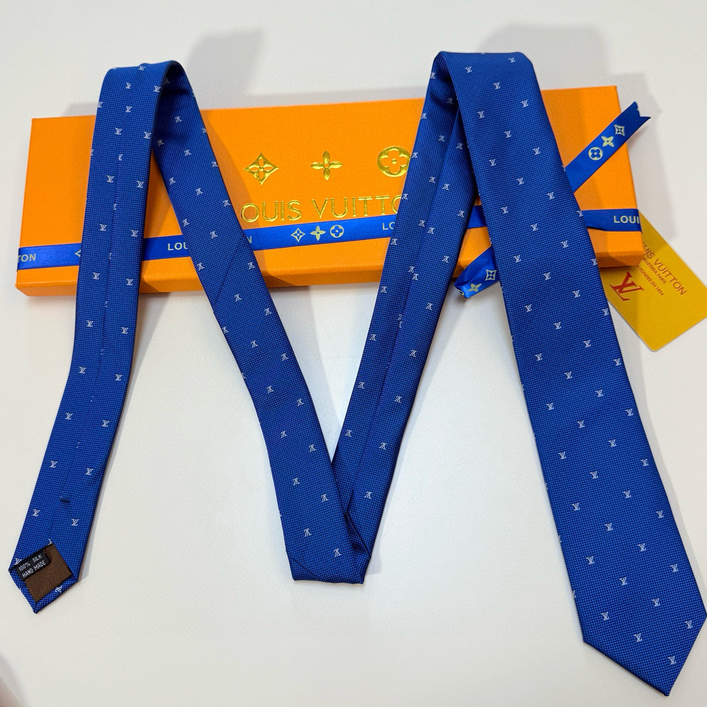 特价💰 官方同步新款男士领带！LV领带系列👔👔，稀有😻😻展现精湛手工与时尚优雅的理想选择，此款真丝织就的