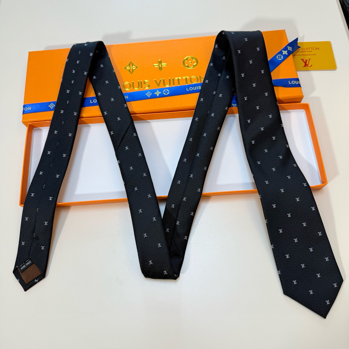 特价💰 官方同步新款男士领带！LV领带系列👔👔，稀有😻😻展现精湛手工与时尚优雅的理想选择，此款真丝织就的