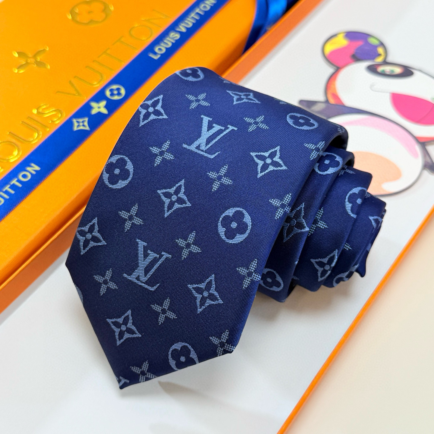 特价💰LV男士领带系列👔👔，稀有😻😻展现精湛手工与时尚优雅的理想选择，此款真丝织就的Diamonds V