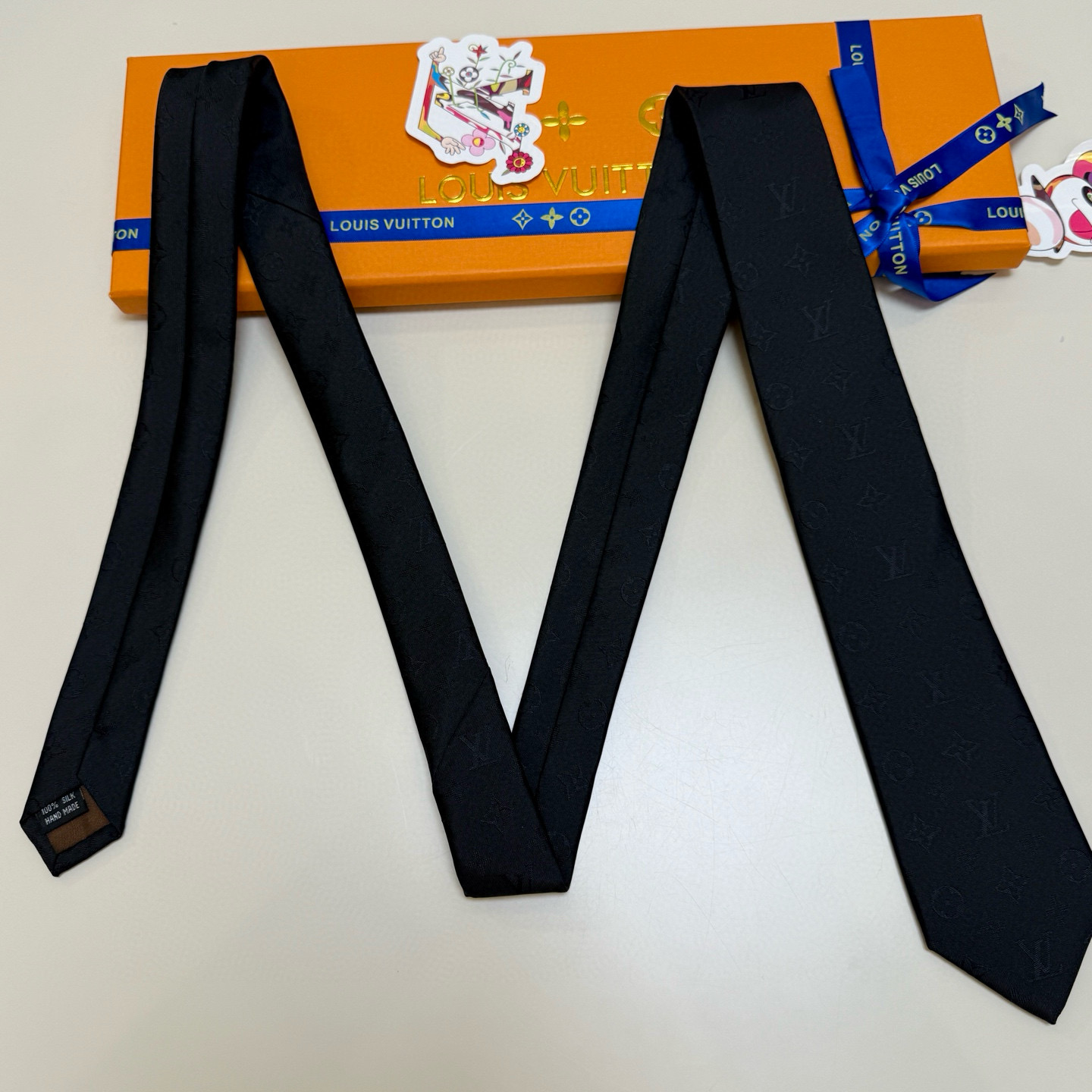 特价💰LV男士领带系列👔👔，稀有😻😻展现精湛手工与时尚优雅的理想选择，此款真丝织就的Diamonds V