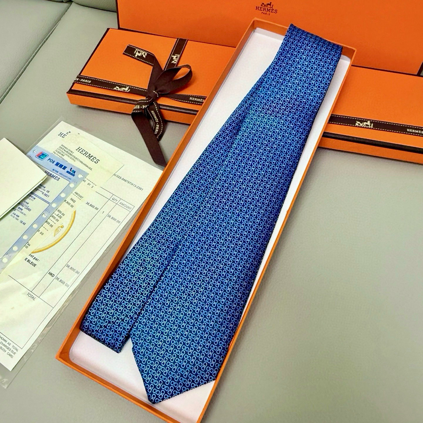 特价💰 男士新款领带系列【H连环叠影领带】👔👔，稀有H家每年都有一千条不同印花的领带面世，从最初的多以几