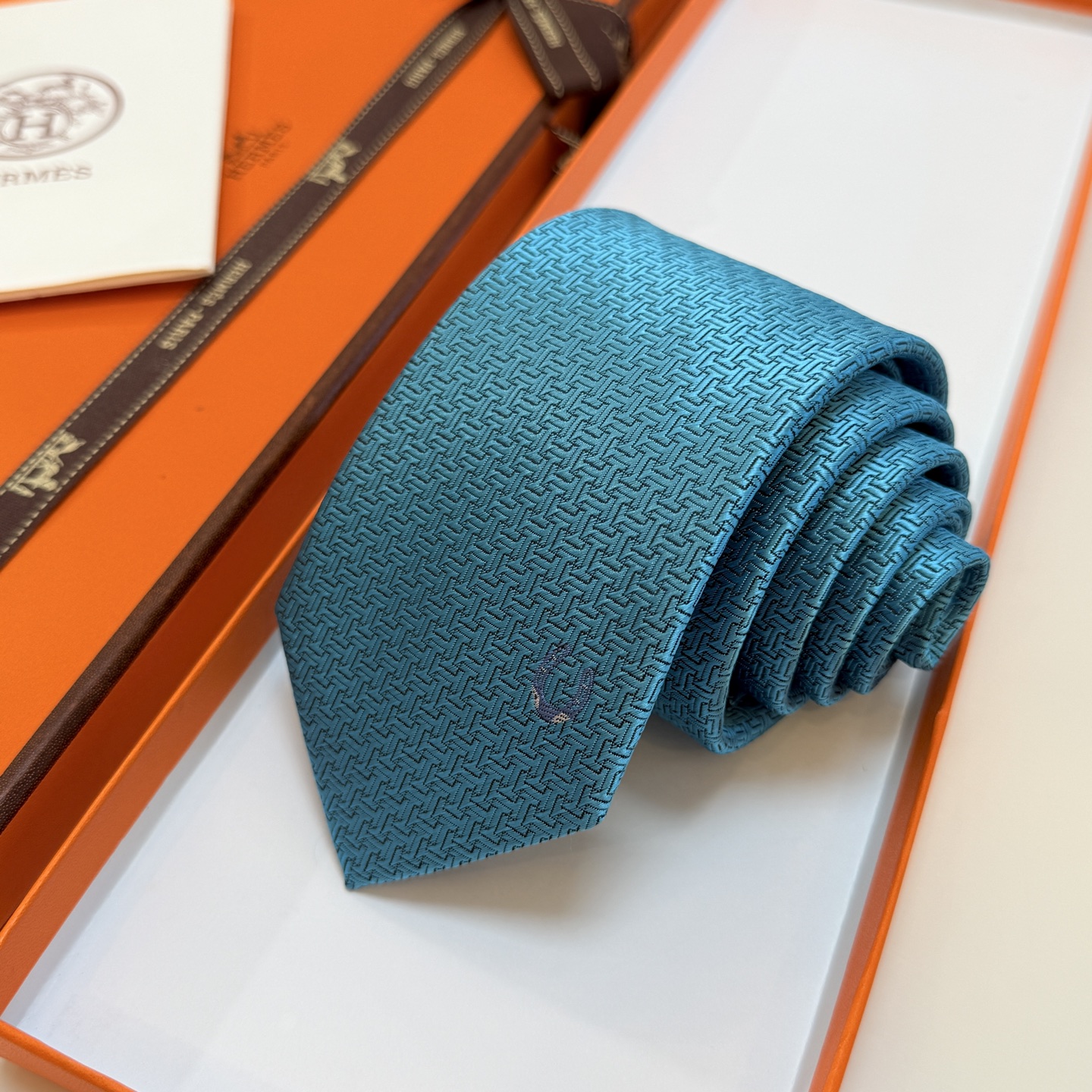 特价新款爱马仕领带，官方同步Unie Fer a Cheval领带 👔👔，稀有H家每年都有一千条不同印花