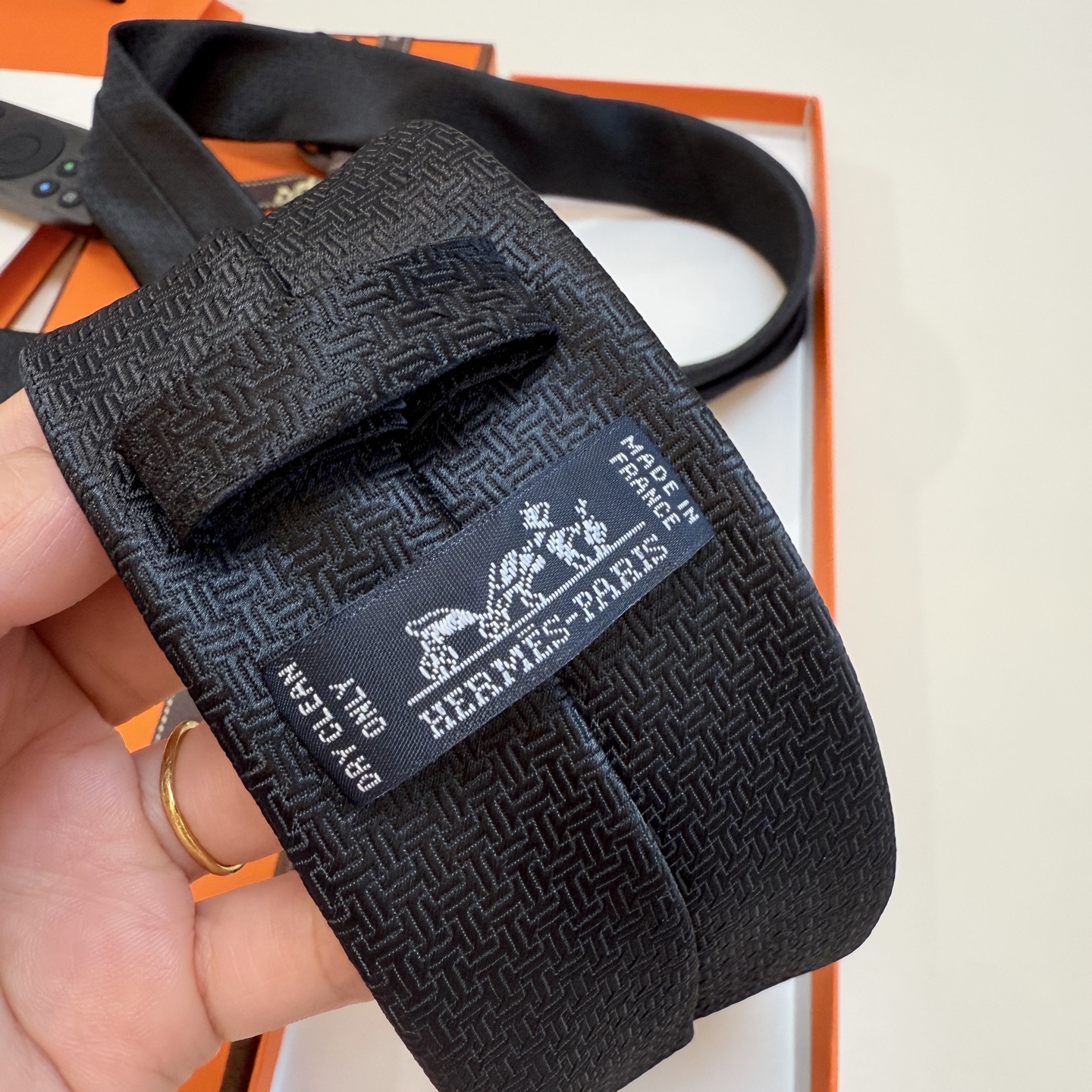 特价新款爱马仕领带，官方同步Unie Fer a Cheval领带 👔👔，稀有H家每年都有一千条不同印花