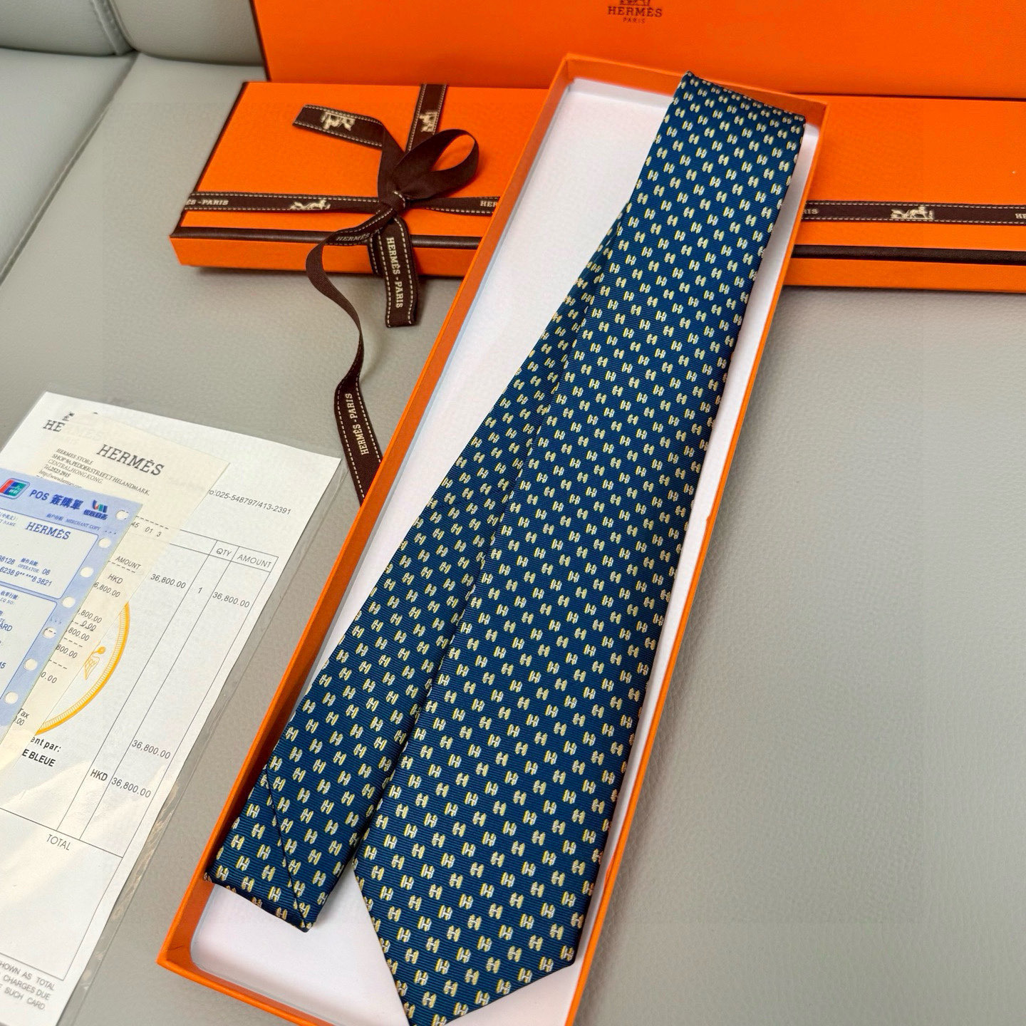 特价💰男士新款领带系列【H叠影领带】👔👔，稀有H家每年都有一千条不同印花的领带面世，从最初的多以几何图案