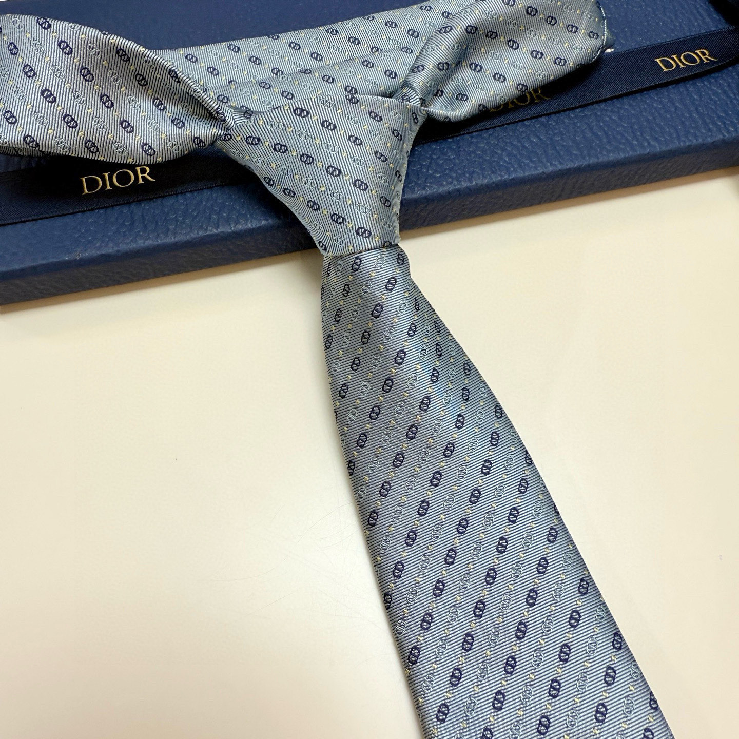 特价💰迪奥官方新款领带，CD男士领带4色💖💖 👔👔Dior男士，稀有😻😻展现精湛手工与时尚优雅的理想选择