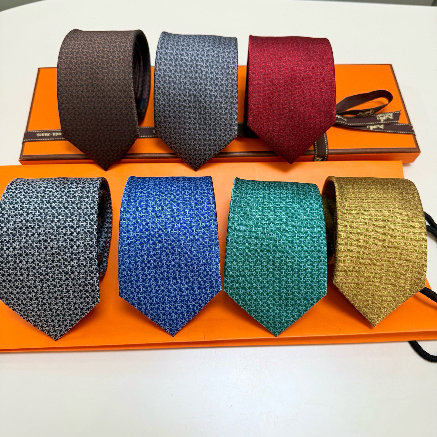特价💰男士新款领带系列【H标志图案领带】👔👔，稀有H家每年都有一千条不同印花的领带面世，从最初的多以几何