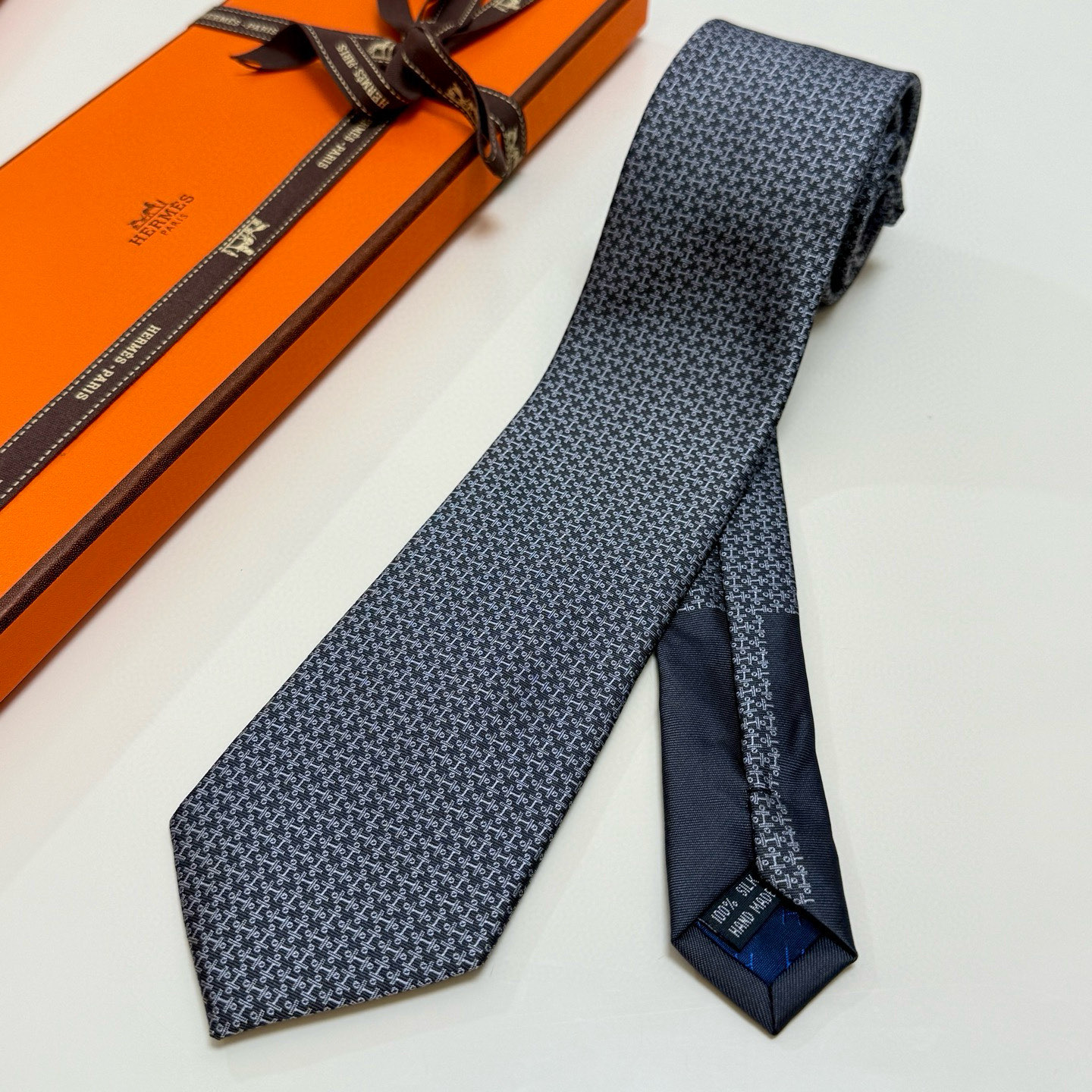 特价💰男士新款领带系列【H标志图案领带】👔👔，稀有H家每年都有一千条不同印花的领带面世，从最初的多以几何