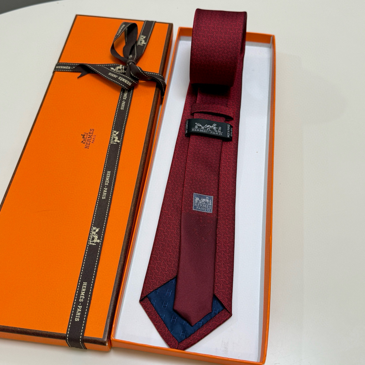 特价💰男士新款领带系列【H标志图案领带】👔👔，稀有H家每年都有一千条不同印花的领带面世，从最初的多以几何