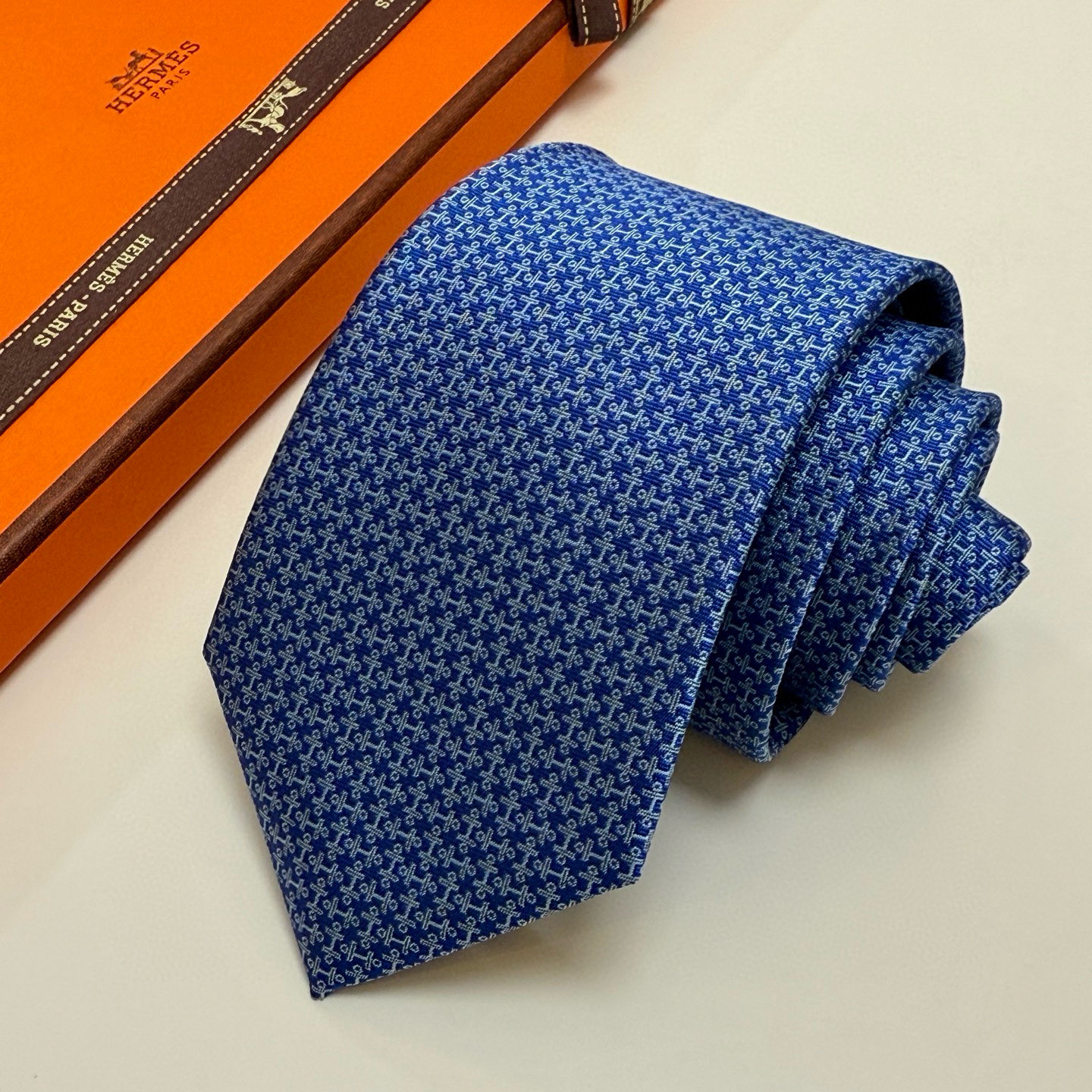 特价💰男士新款领带系列【H标志图案领带】👔👔，稀有H家每年都有一千条不同印花的领带面世，从最初的多以几何