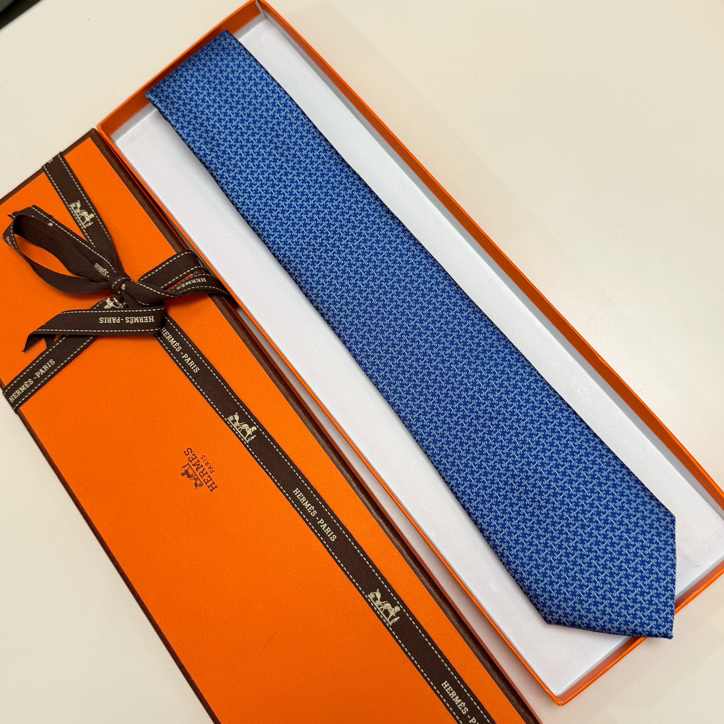 特价💰男士新款领带系列【H标志图案领带】👔👔，稀有H家每年都有一千条不同印花的领带面世，从最初的多以几何
