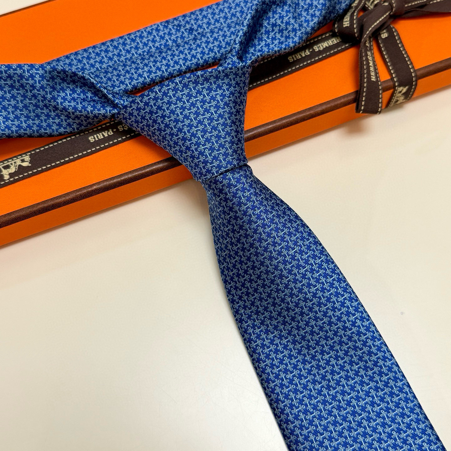 特价💰男士新款领带系列【H标志图案领带】👔👔，稀有H家每年都有一千条不同印花的领带面世，从最初的多以几何
