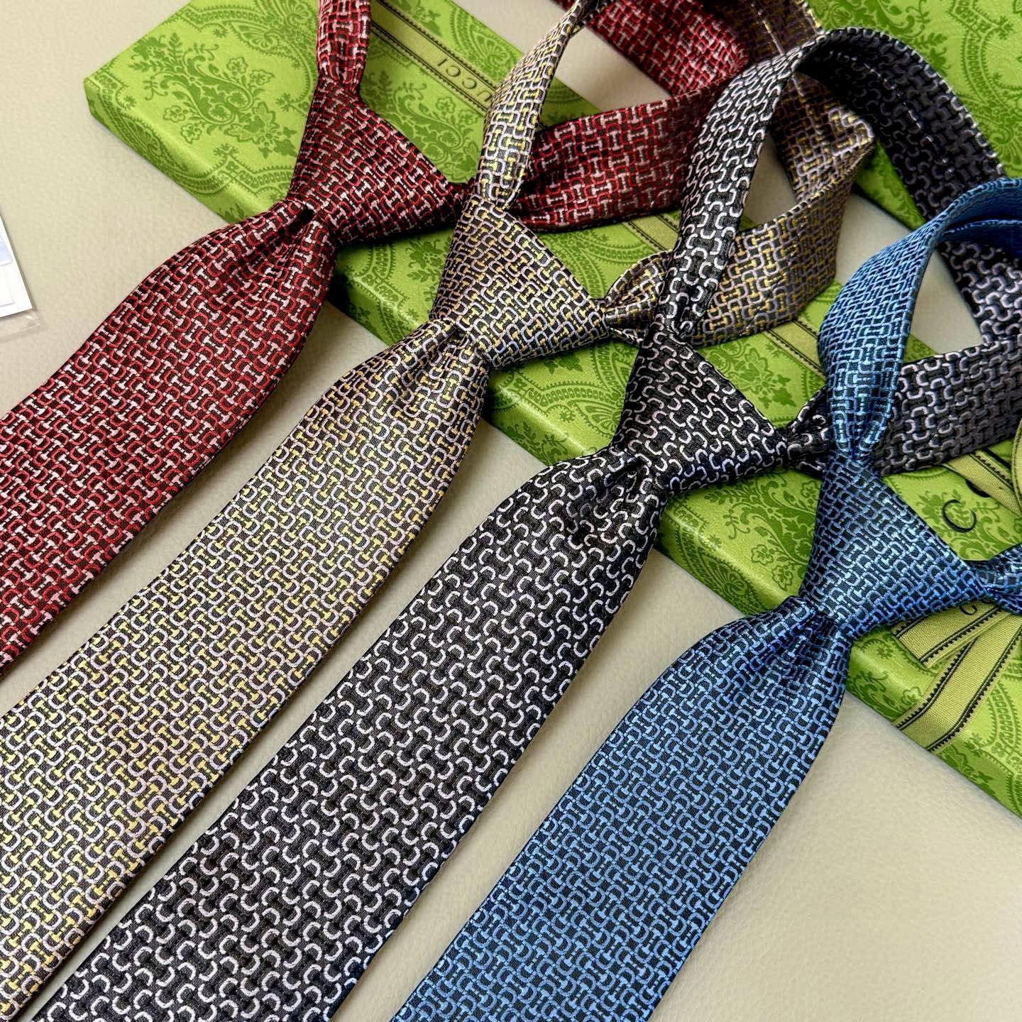 特价💰男士新款领带系列【镂空H字母领带】👔👔，稀有H家每年都有一千条不同印花的领带面世，从最初的多以几何
