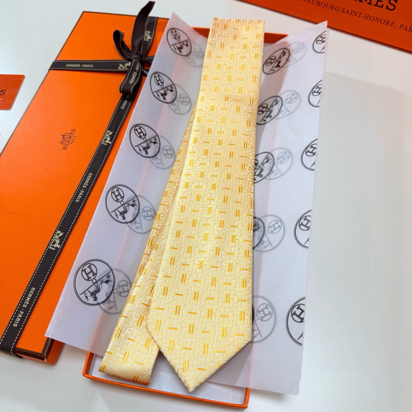 特价💰新款领带出货啦‼️‼️爱马仕男士新款领带系列👔👔，让男士可以充分展示自己个性。100%顶级斜纹真丝