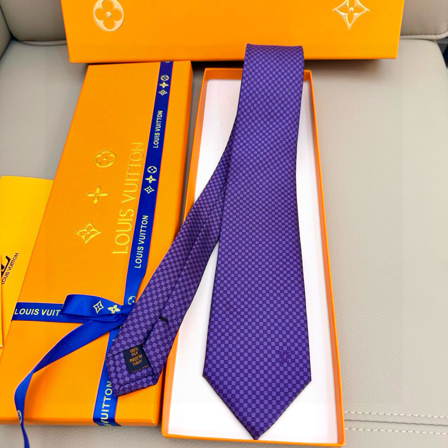 特价💰男士领带系列【LV方格领带】👔👔，稀有😻😻展现精湛手工与时尚优雅的理想选择，这款领带将标志性的Da