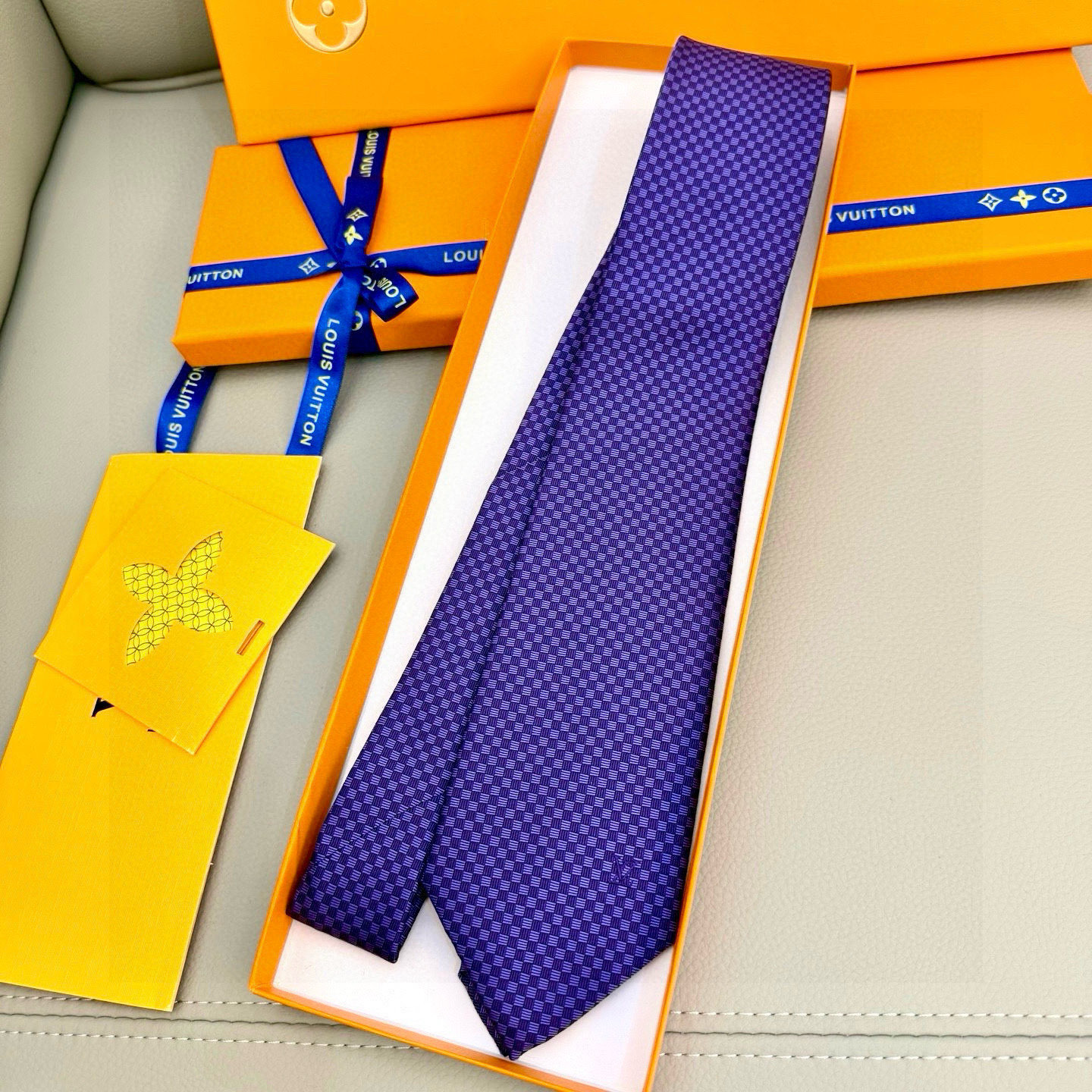 特价💰男士领带系列【LV方格领带】👔👔，稀有😻😻展现精湛手工与时尚优雅的理想选择，这款领带将标志性的Da
