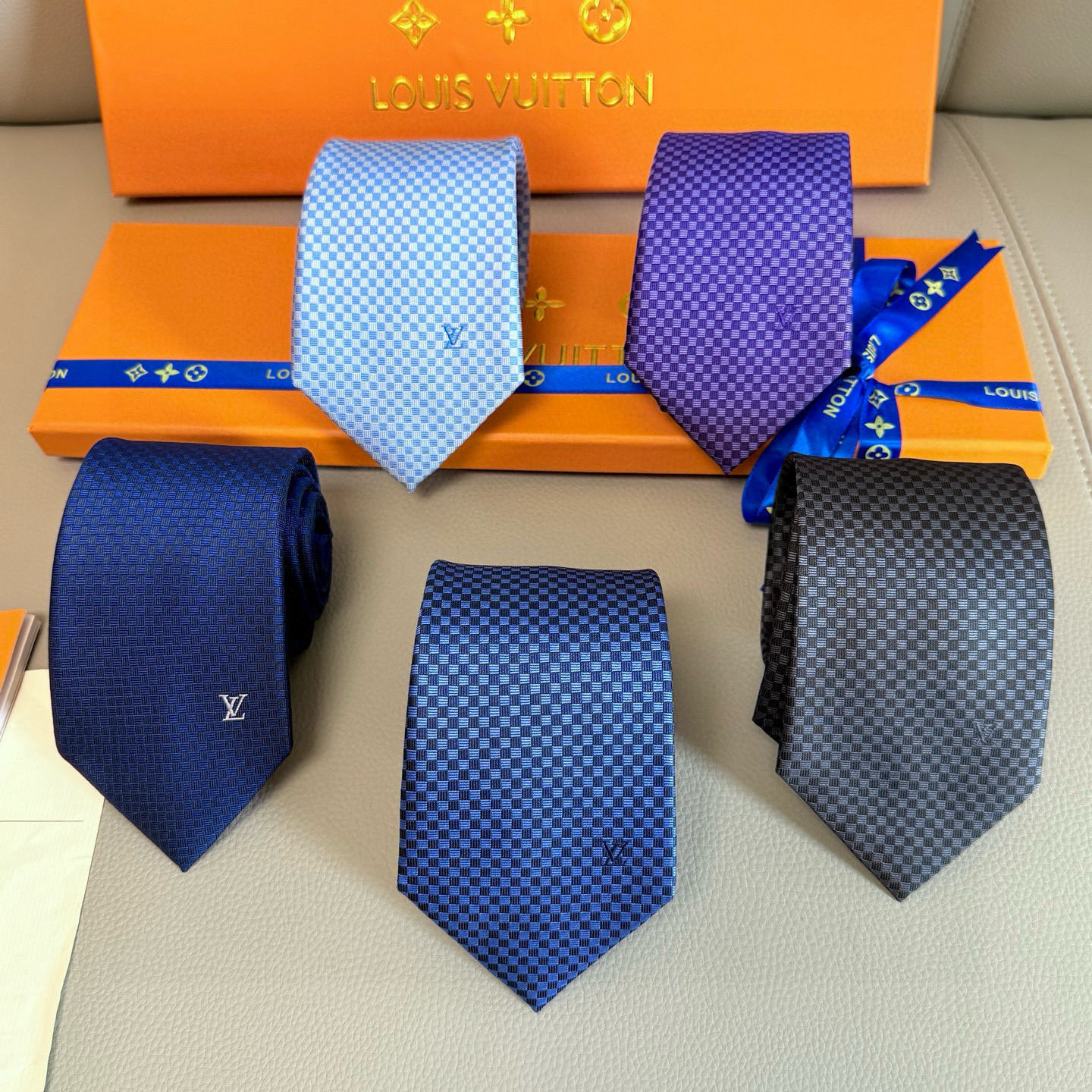 特价💰男士领带系列【LV方格领带】👔👔，稀有😻😻展现精湛手工与时尚优雅的理想选择，这款领带将标志性的Da