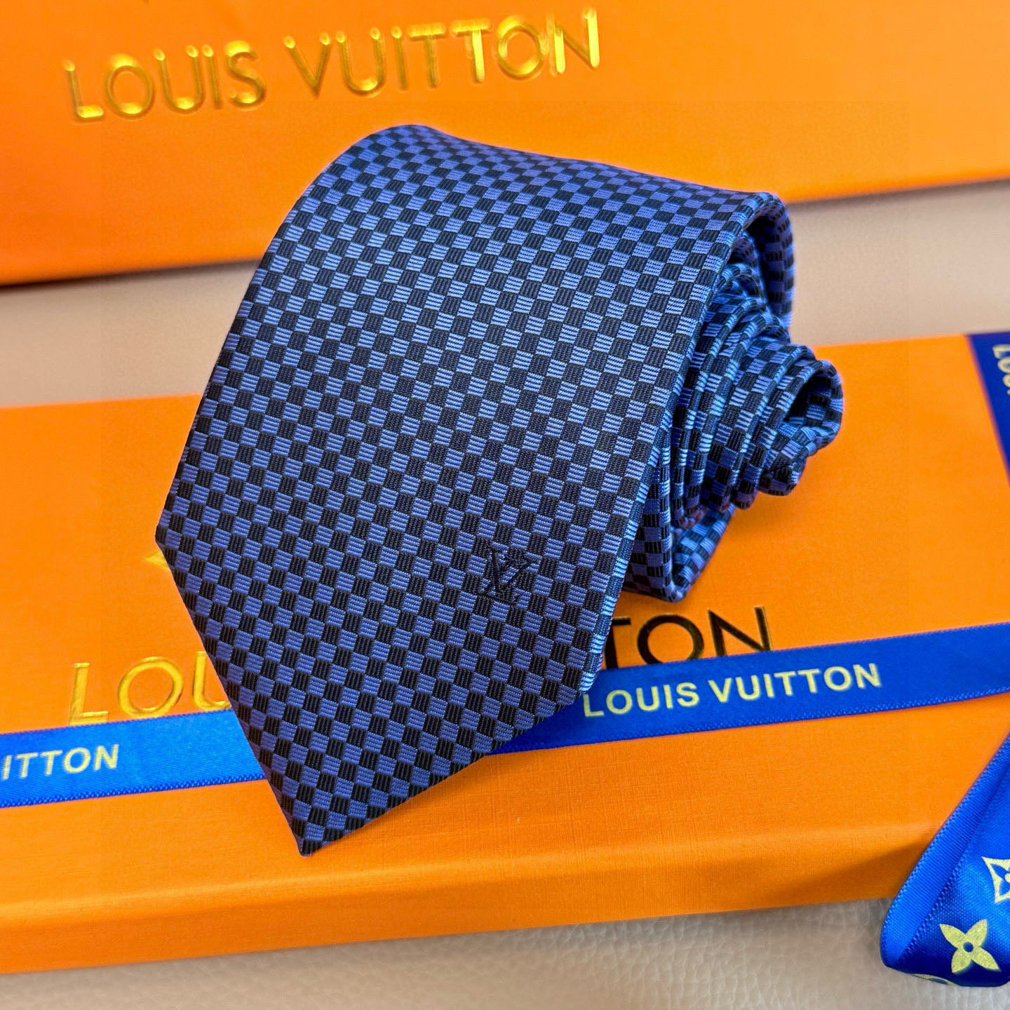 特价💰男士领带系列【LV方格领带】👔👔，稀有😻😻展现精湛手工与时尚优雅的理想选择，这款领带将标志性的Da