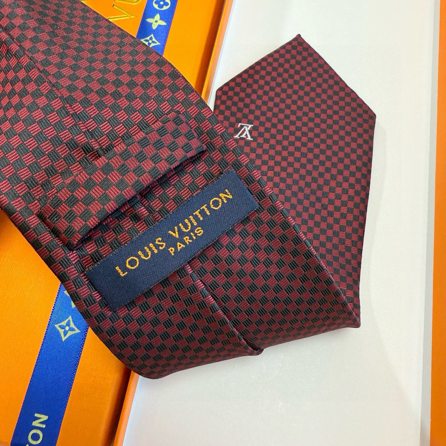 特价💰男士领带系列【LV方格领带】👔👔，稀有😻😻展现精湛手工与时尚优雅的理想选择，这款领带将标志性的Da