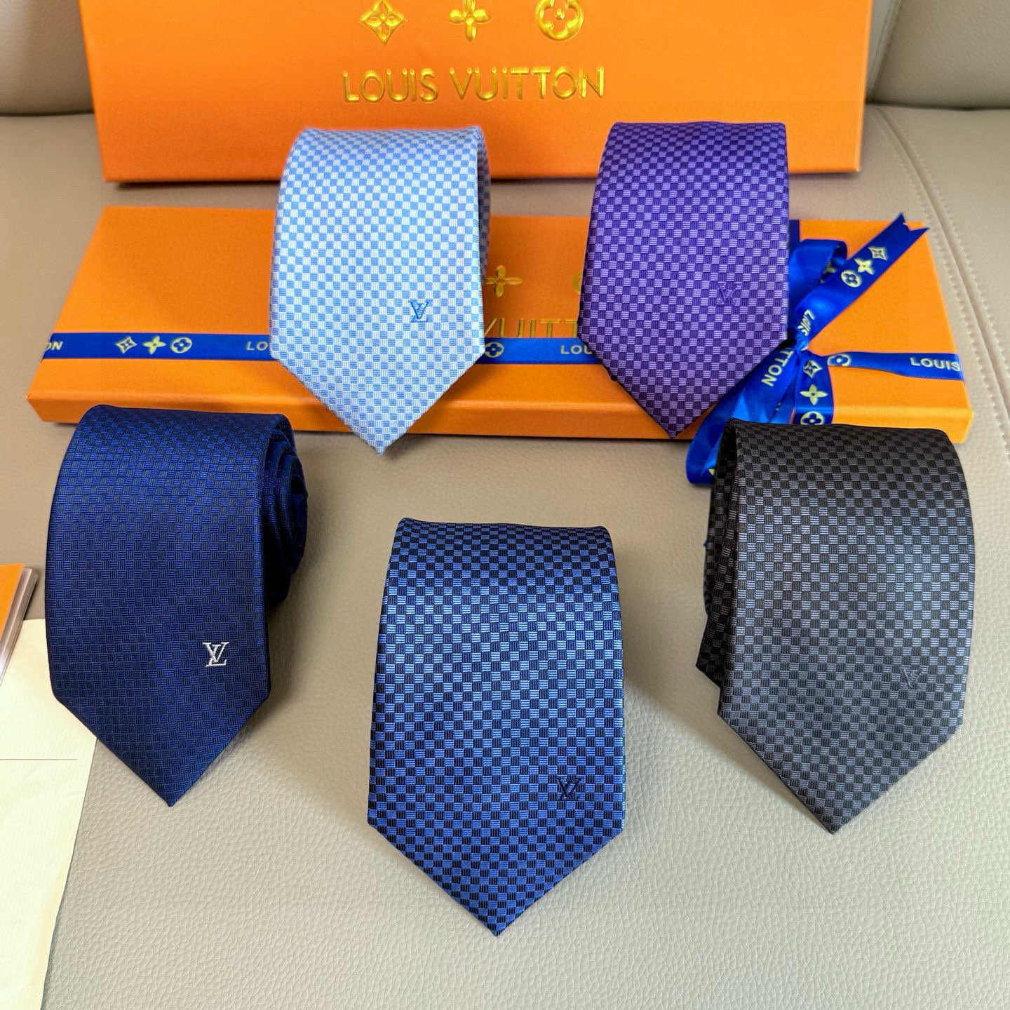 特价💰男士领带系列【LV方格领带】👔👔，稀有😻😻展现精湛手工与时尚优雅的理想选择，这款领带将标志性的Da
