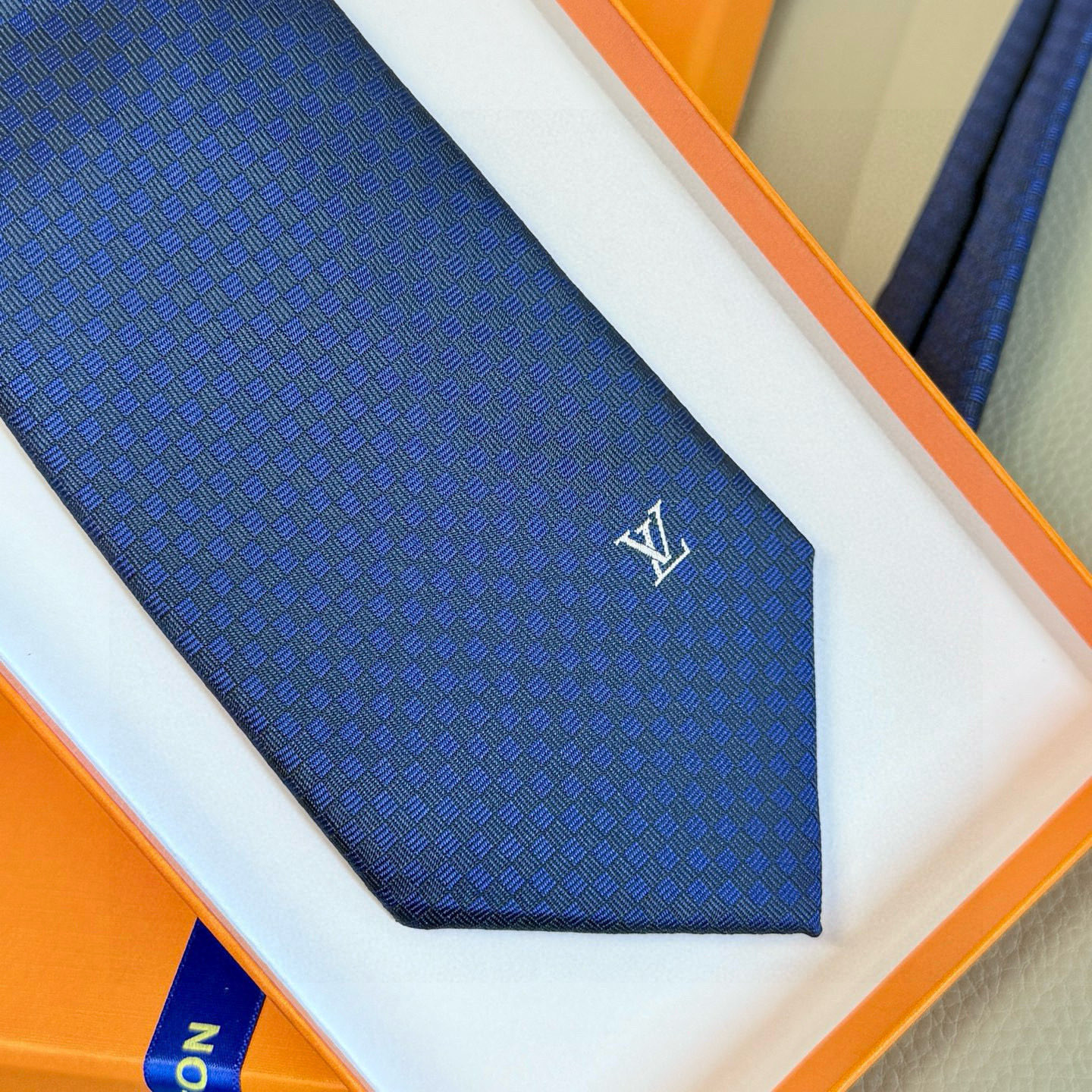 特价💰男士领带系列【LV方格领带】👔👔，稀有😻😻展现精湛手工与时尚优雅的理想选择，这款领带将标志性的Da