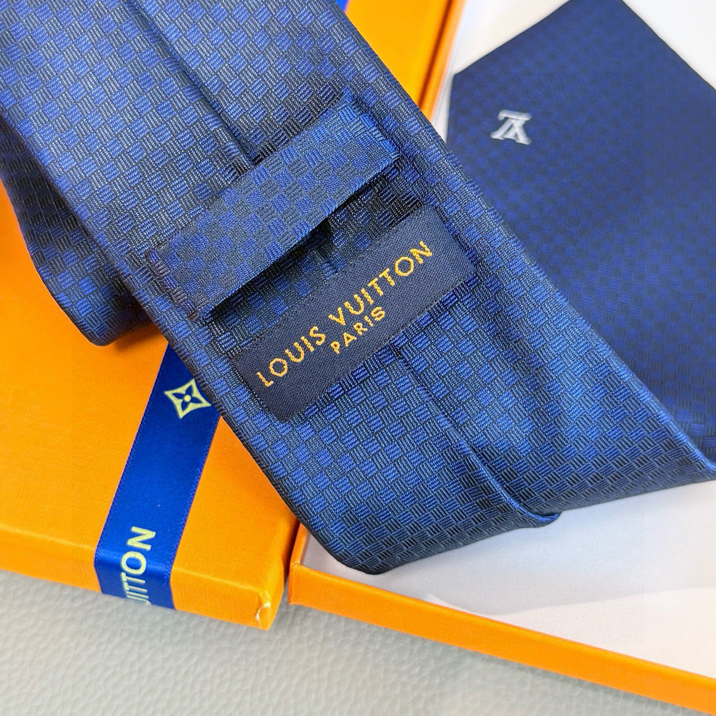 特价💰男士领带系列【LV方格领带】👔👔，稀有😻😻展现精湛手工与时尚优雅的理想选择，这款领带将标志性的Da