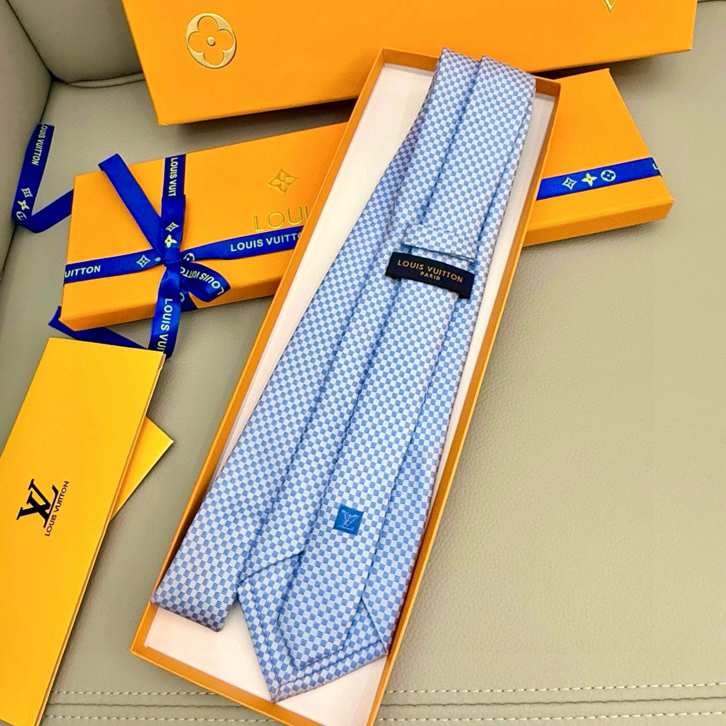 特价💰男士领带系列【LV方格领带】👔👔，稀有😻😻展现精湛手工与时尚优雅的理想选择，这款领带将标志性的Da