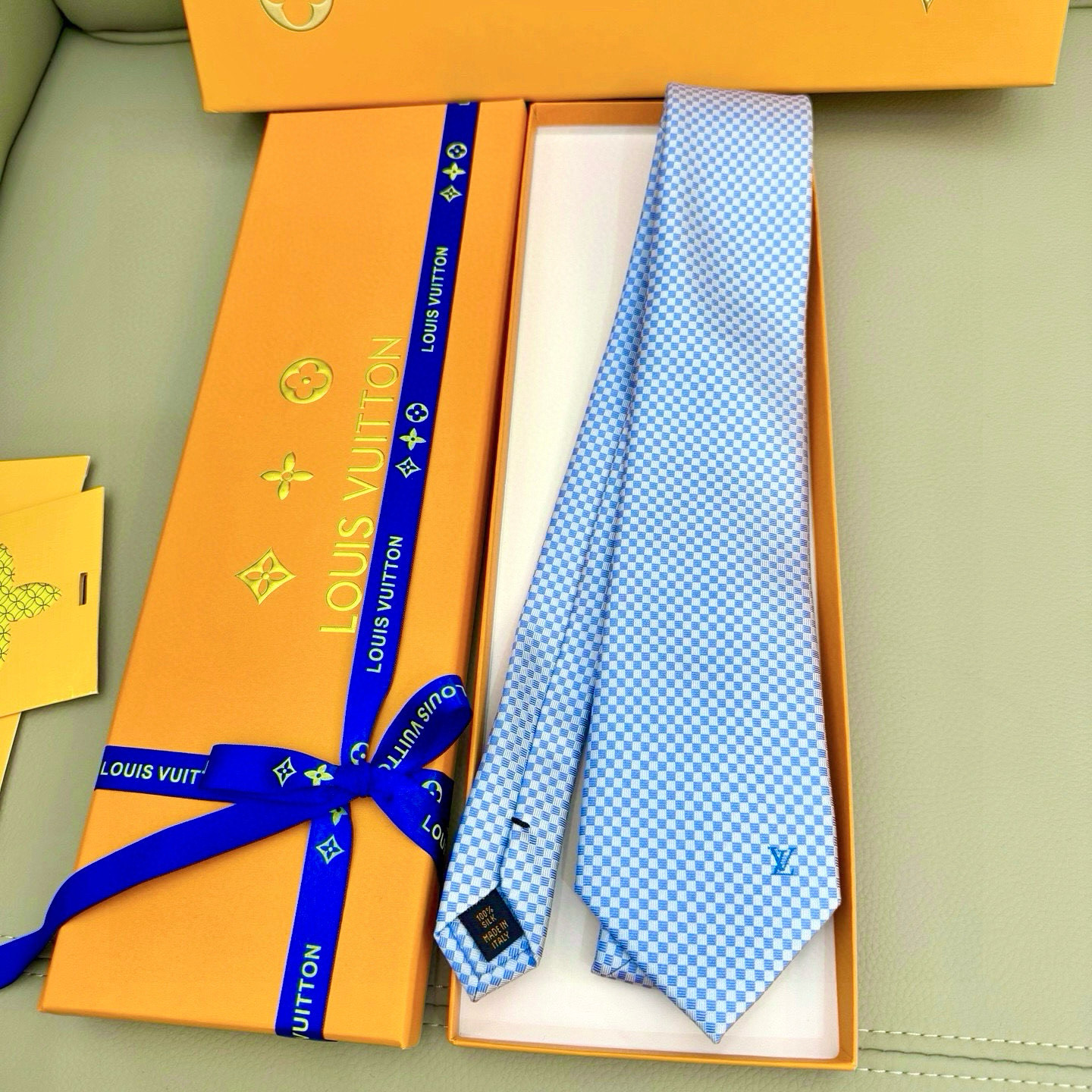 特价💰男士领带系列【LV方格领带】👔👔，稀有😻😻展现精湛手工与时尚优雅的理想选择，这款领带将标志性的Da