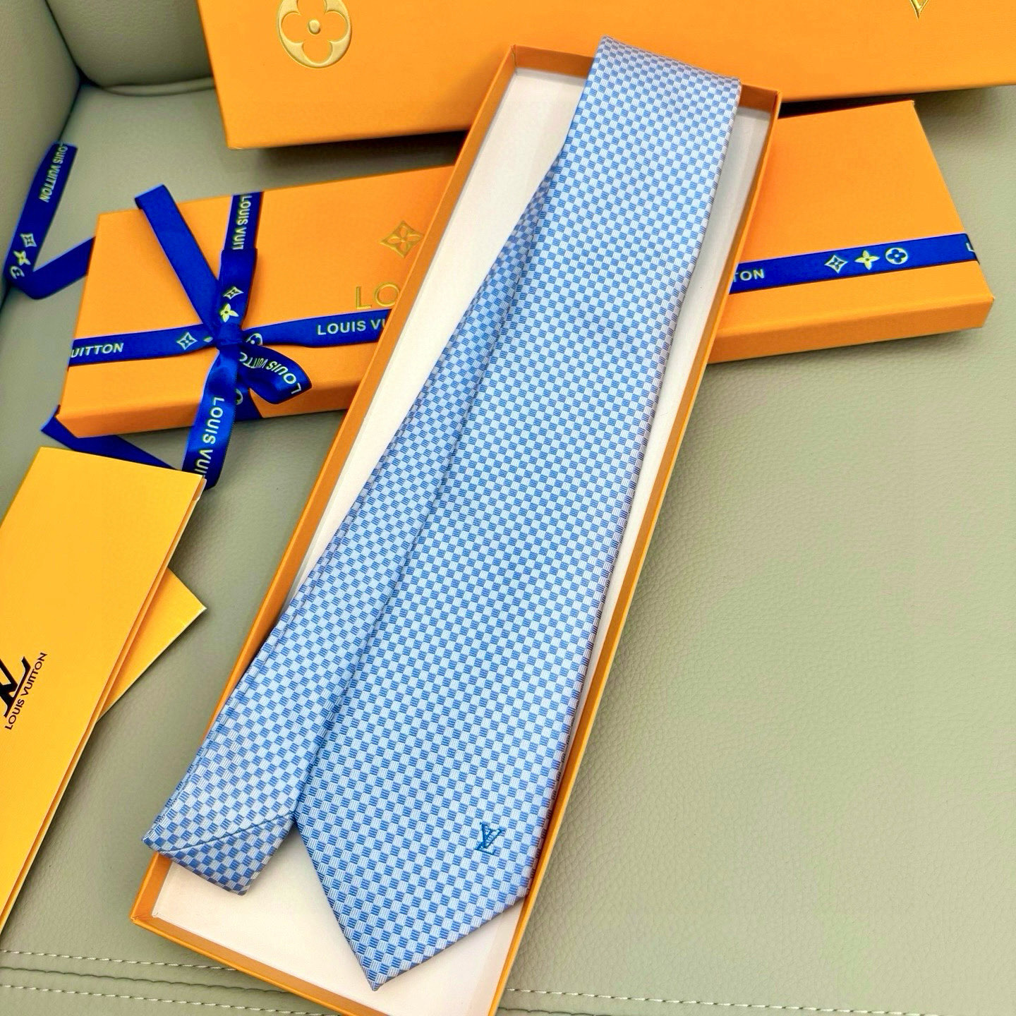 特价💰男士领带系列【LV方格领带】👔👔，稀有😻😻展现精湛手工与时尚优雅的理想选择，这款领带将标志性的Da