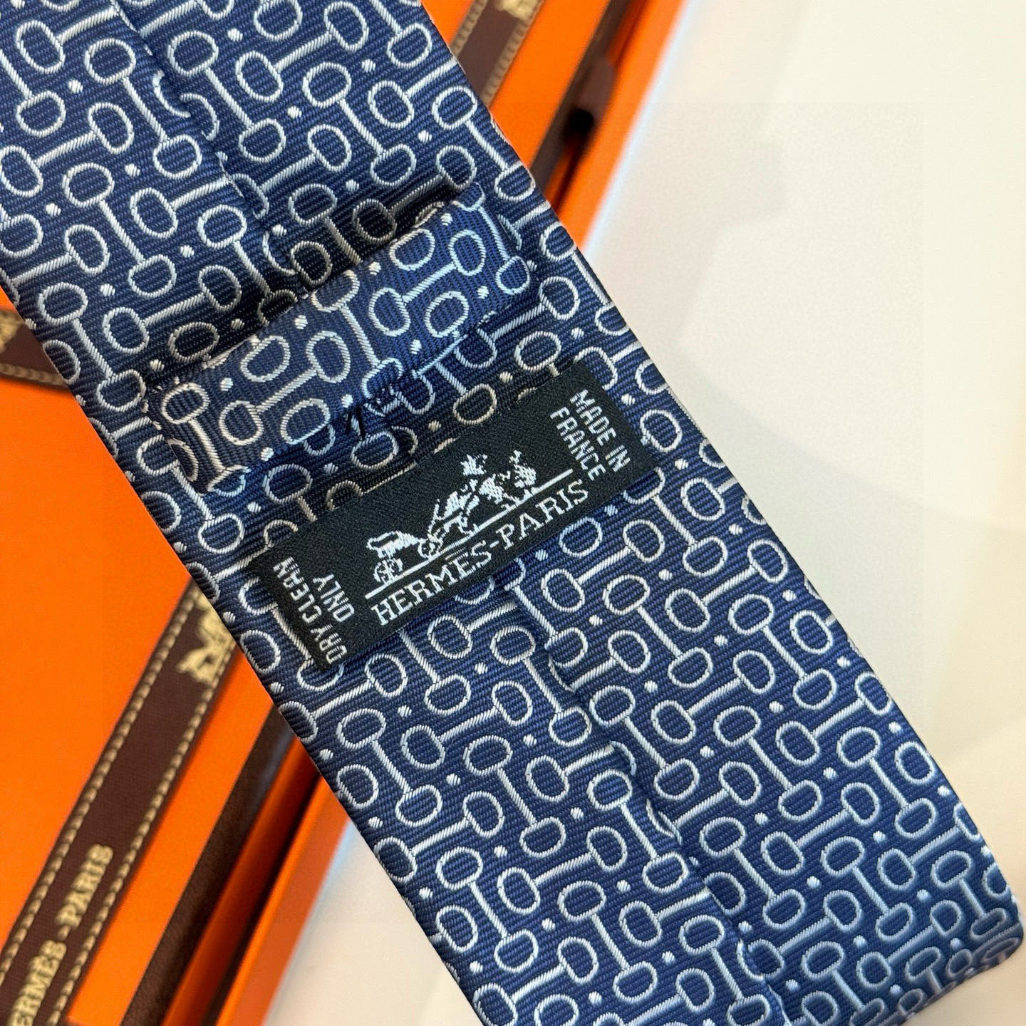 特价💰 男士新款领带系列，H马衔扣印花领带👔👔，稀有H家每年都有一千条不同印花的领带面世，从最初的多以几