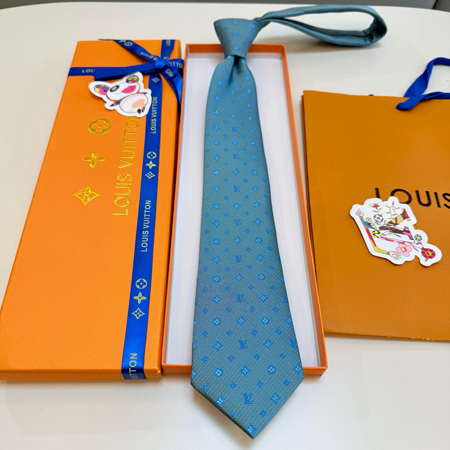 特价💰LV男士领带系列【L老花字母提花领带】👔👔，稀有😻😻展现精湛手工与时尚优雅的理想选择，这款领带将标