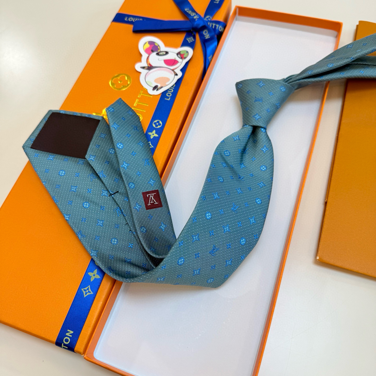 特价💰LV男士领带系列【L老花字母提花领带】👔👔，稀有😻😻展现精湛手工与时尚优雅的理想选择，这款领带将标