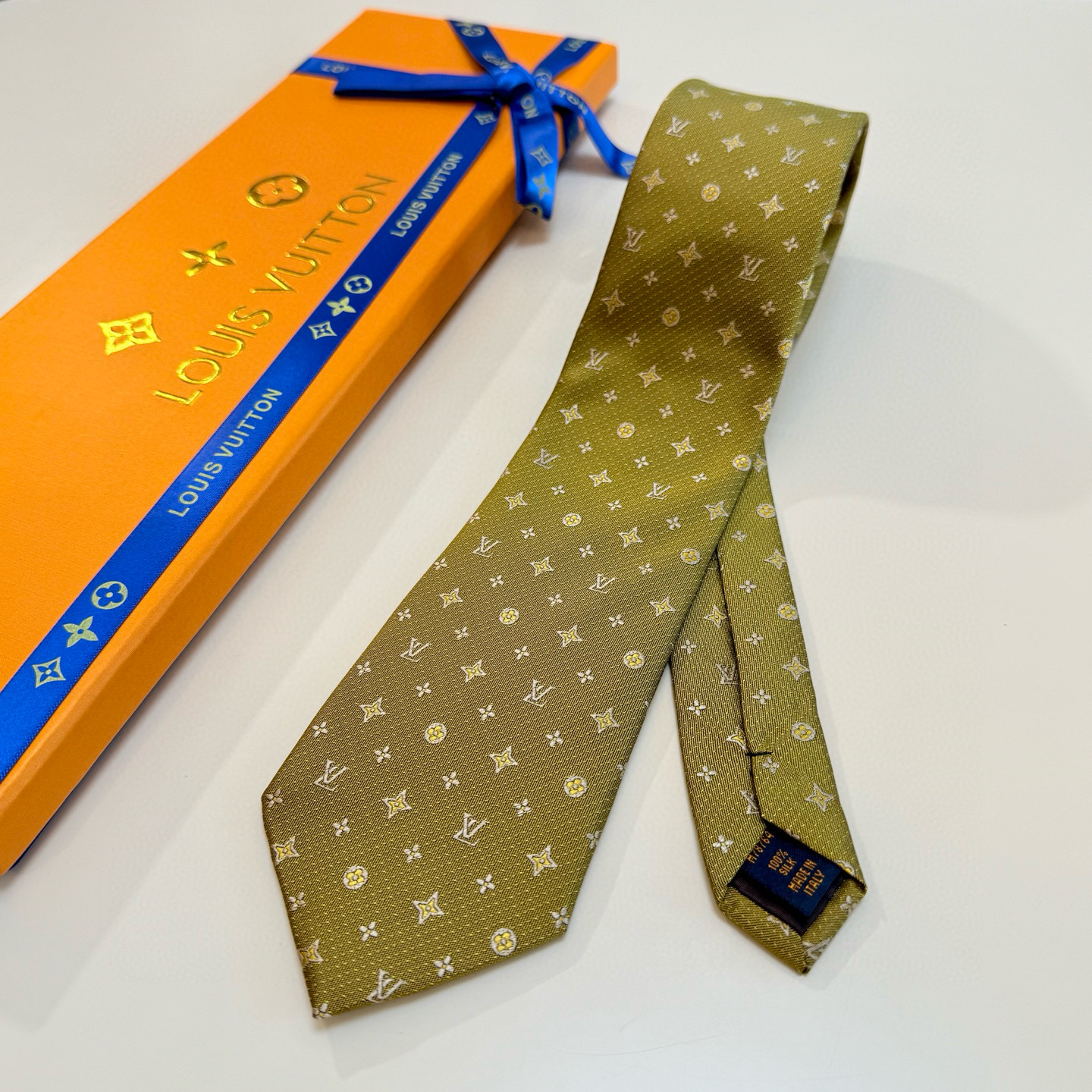 特价💰LV男士领带系列【L老花字母提花领带】👔👔，稀有😻😻展现精湛手工与时尚优雅的理想选择，这款领带将标