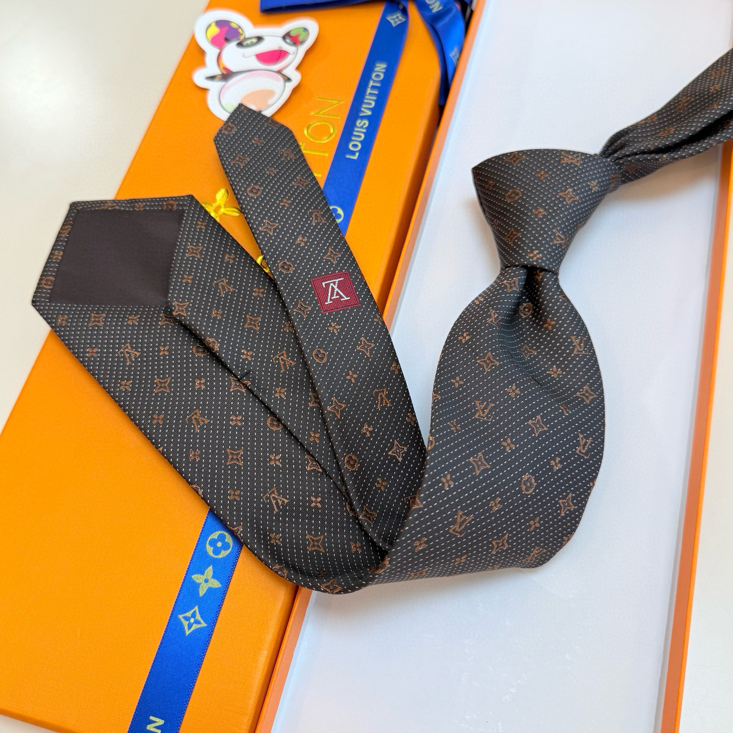 特价💰LV男士领带系列【L老花字母提花领带】👔👔，稀有😻😻展现精湛手工与时尚优雅的理想选择，这款领带将标