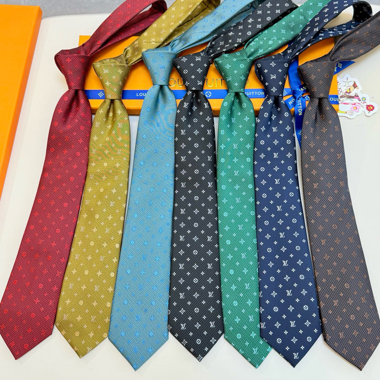 特价💰LV男士领带系列【L老花字母提花领带】👔👔，稀有😻😻展现精湛手工与时尚优雅的理想选择，这款领带将标