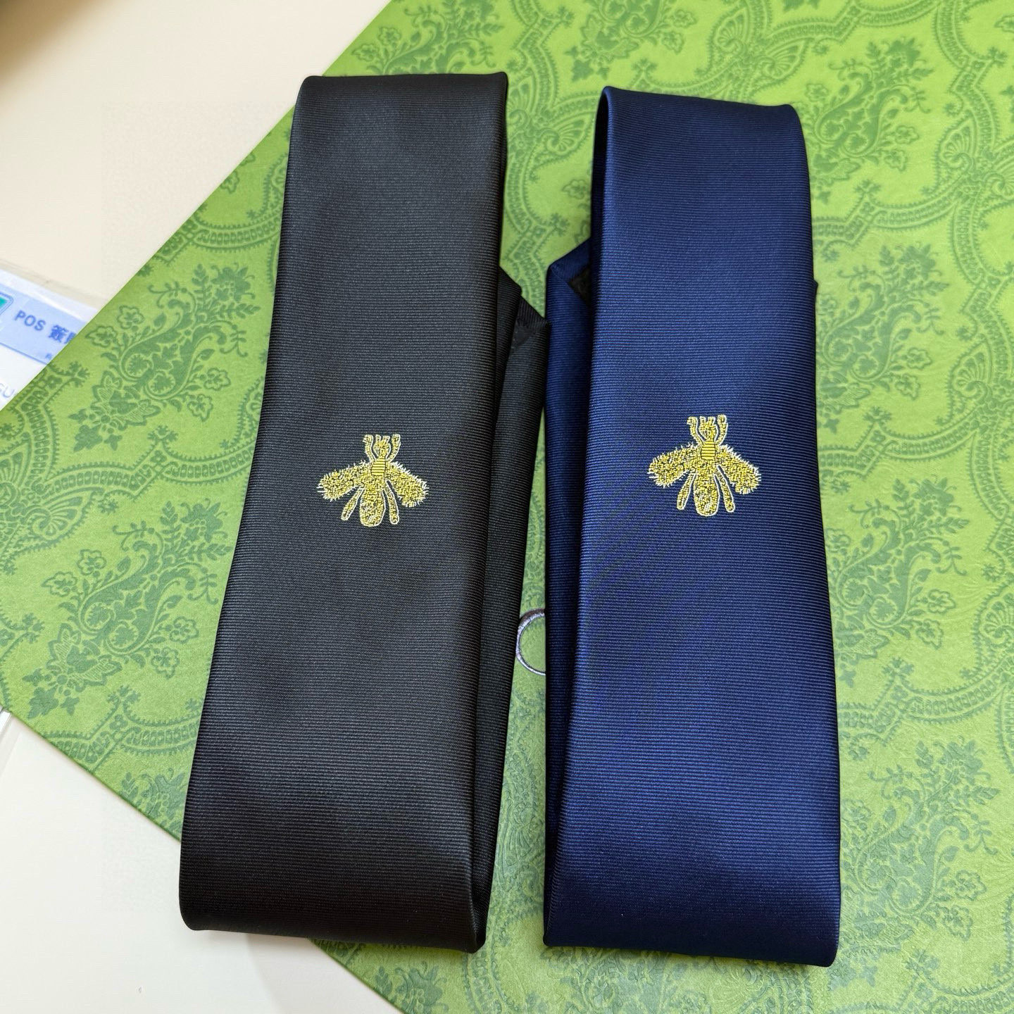 特价💰古驰gucci小蜜蜂男士领带系列蜜蜂斜纹领带】👔👔，稀有🐝🐝展现精湛手工与时尚优雅的理想选择，这款