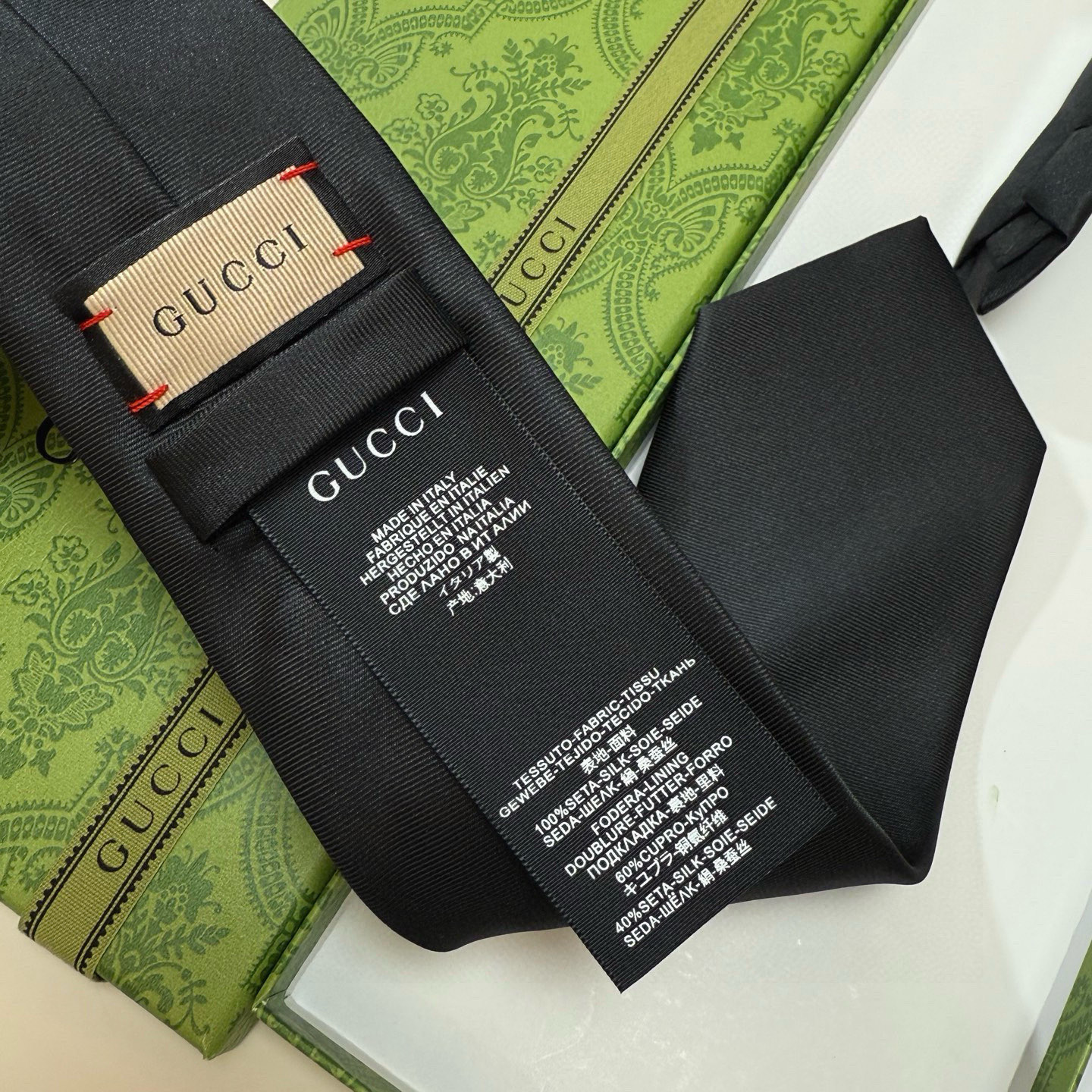 特价💰古驰gucci小蜜蜂男士领带系列蜜蜂斜纹领带】👔👔，稀有🐝🐝展现精湛手工与时尚优雅的理想选择，这款