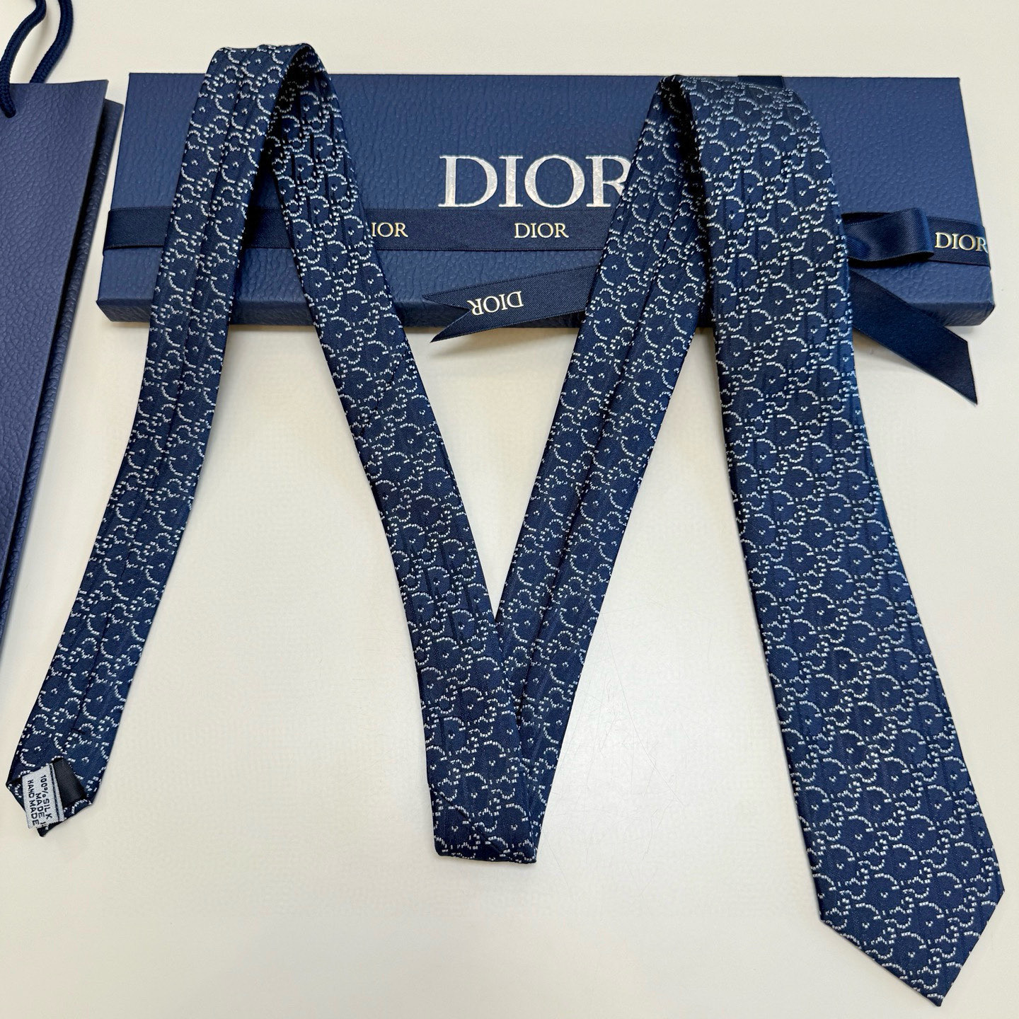 特价💰Dior男士【CD绣标领带】，稀有😻😻展现精湛手工与时尚优雅的理想选择，这款采用DO家最经典极具标