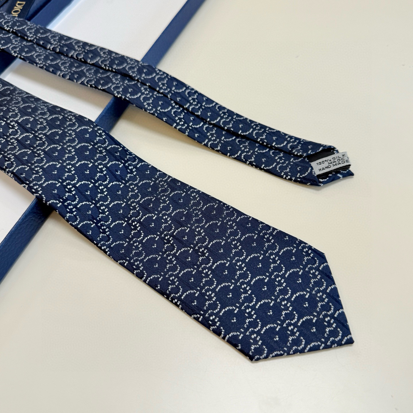 特价💰Dior男士【CD绣标领带】，稀有😻😻展现精湛手工与时尚优雅的理想选择，这款采用DO家最经典极具标