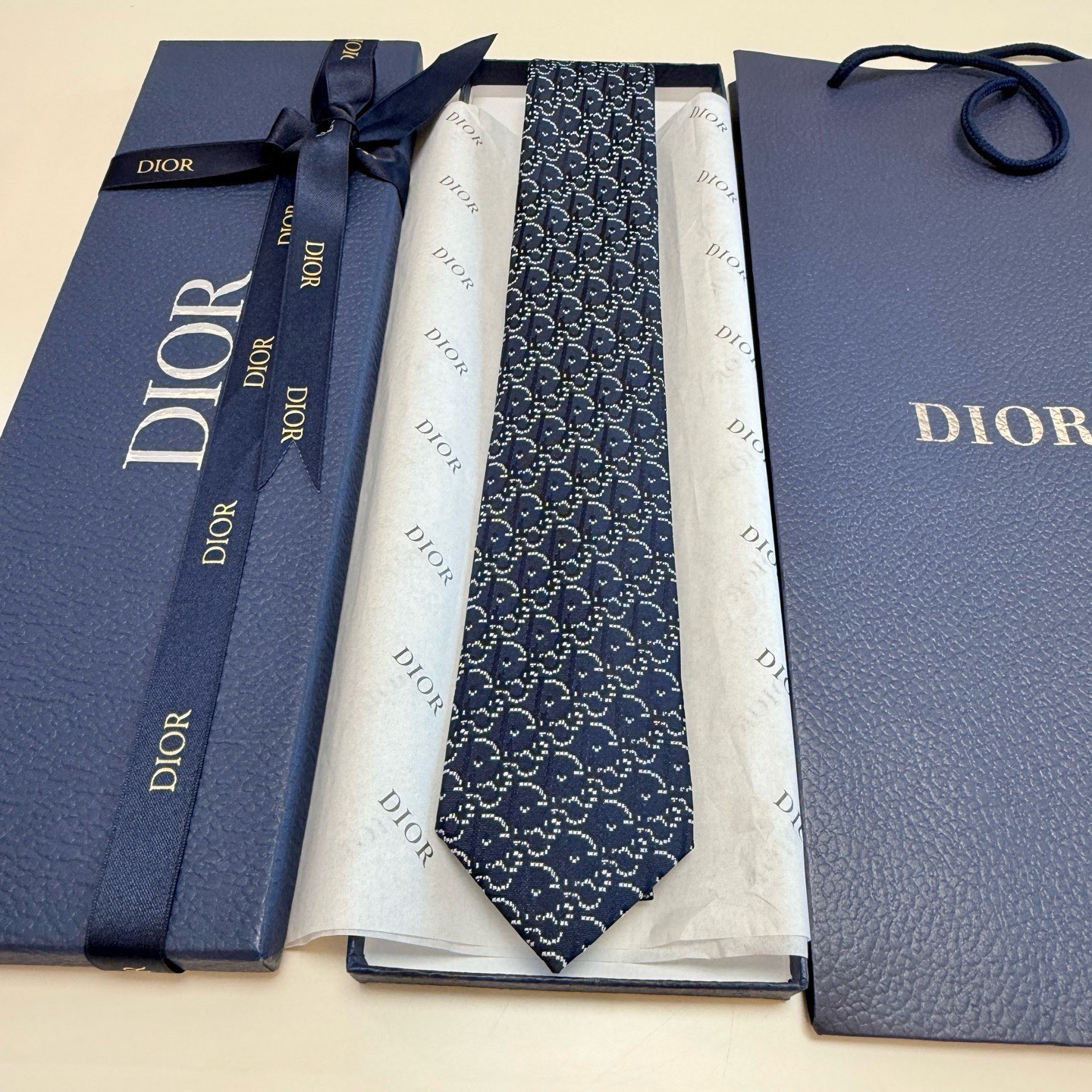 特价💰Dior男士【CD绣标领带】，稀有😻😻展现精湛手工与时尚优雅的理想选择，这款采用DO家最经典极具标