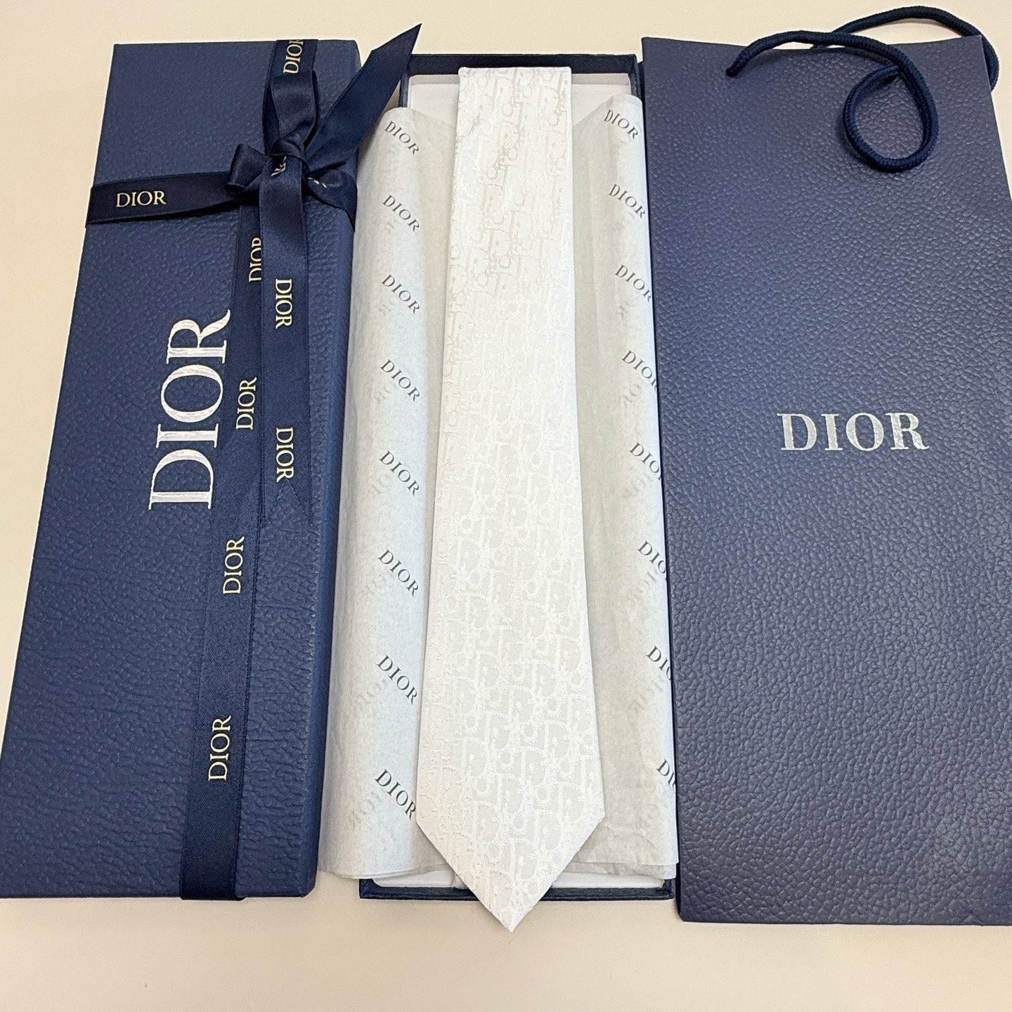 特价💰Dior男士【CD绣标领带】，稀有😻😻展现精湛手工与时尚优雅的理想选择，这款采用DO家最经典极具标