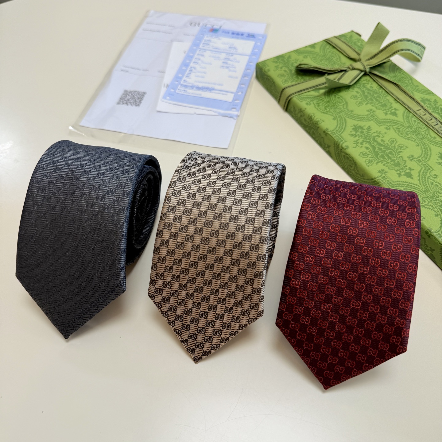 特价💰💰官方同步古奇男款领带【双GG领带】👔👔，稀有🐝🐝展现精湛手工与时尚优雅的理想选择，这款领带将标志